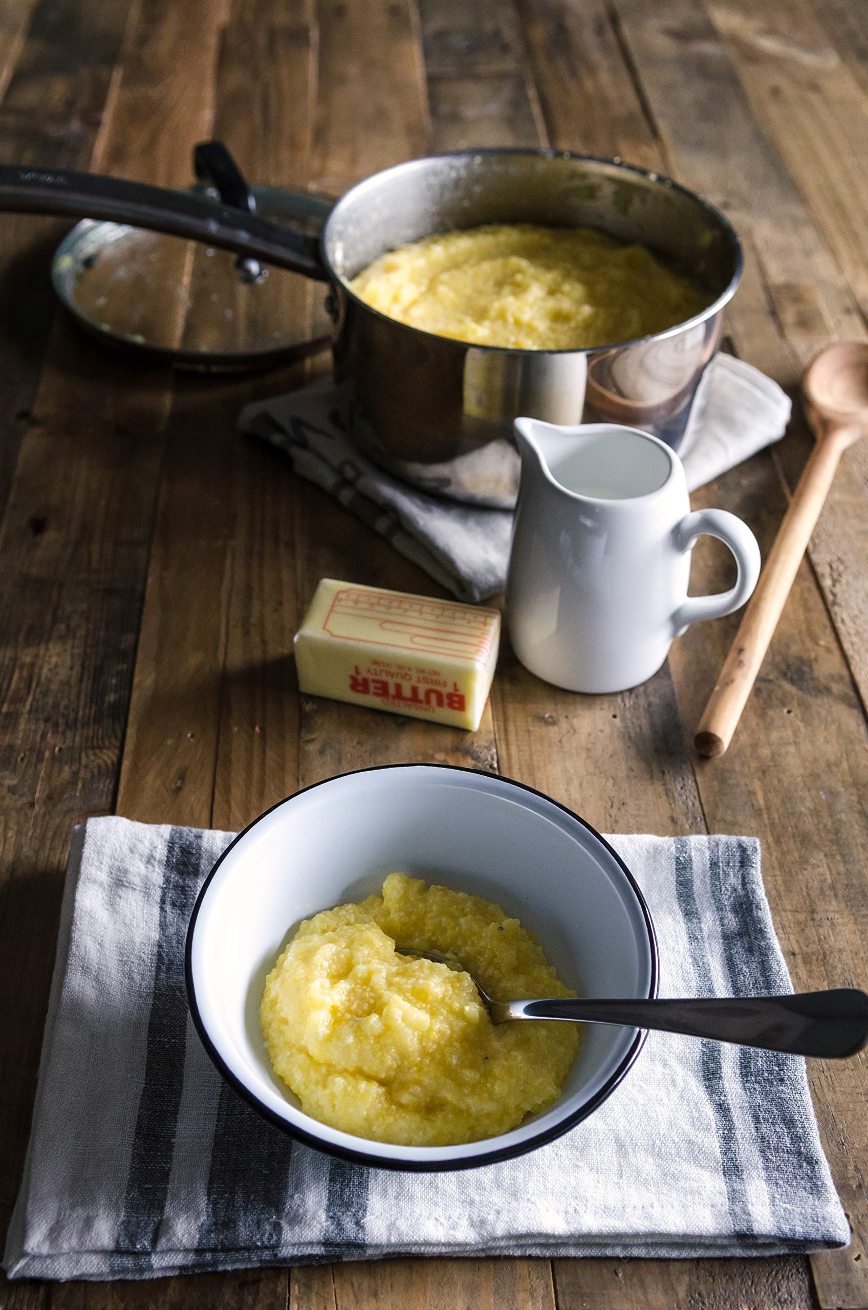 Organic Gluten-Free Corn Grits & Polenta by Bob's Red Mill - 24oz (Pack of 4) | Non-GMO, Stone Ground | Perfect for Breakfast Porridge, Italian Polenta Dishes & Southern-Style Recipes