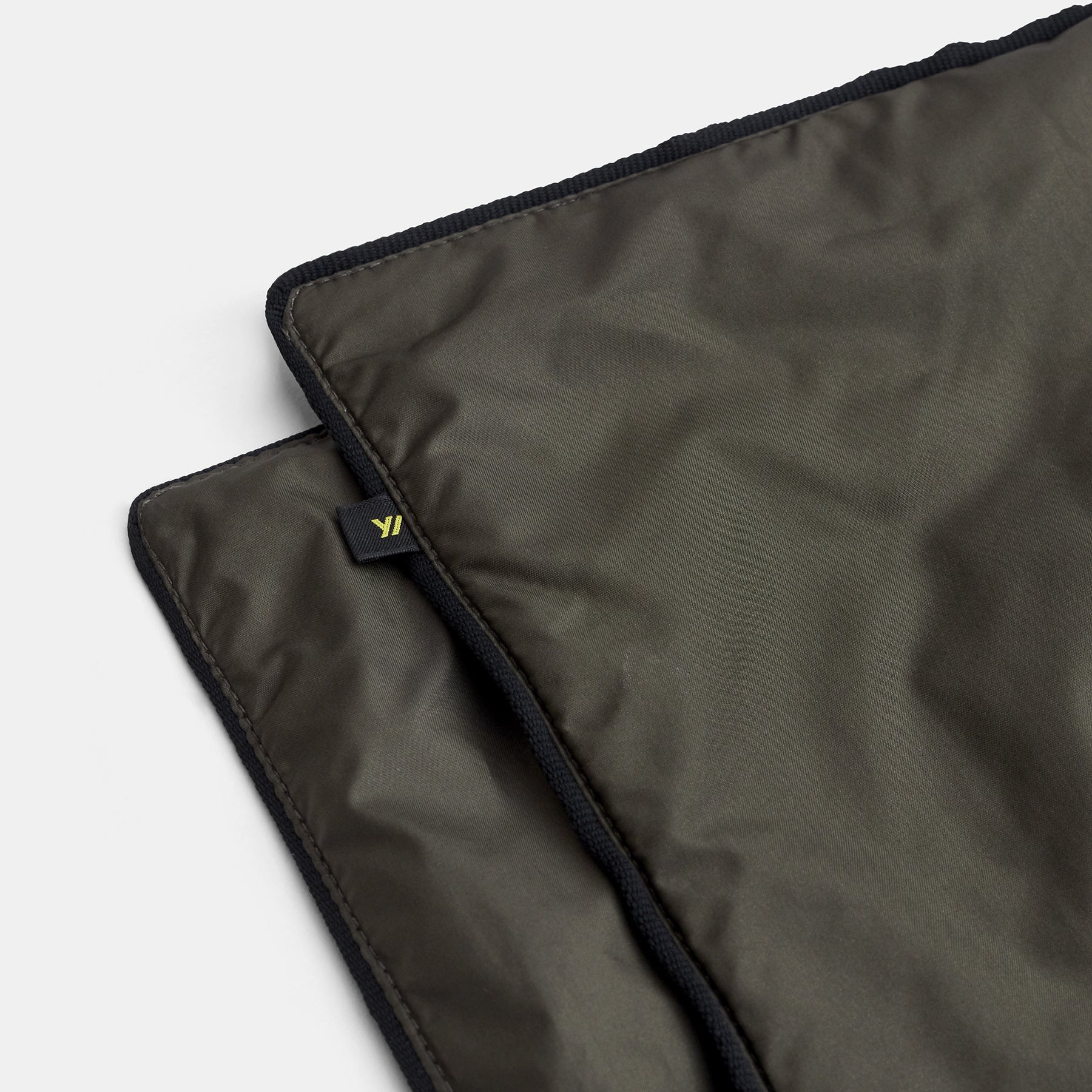 YOSEMITE Quilted Blanket - Soft & Cozy Olive/Black Reversible Throw Blanket for Bed, Couch, Sofa, Camping & Outdoor Use
