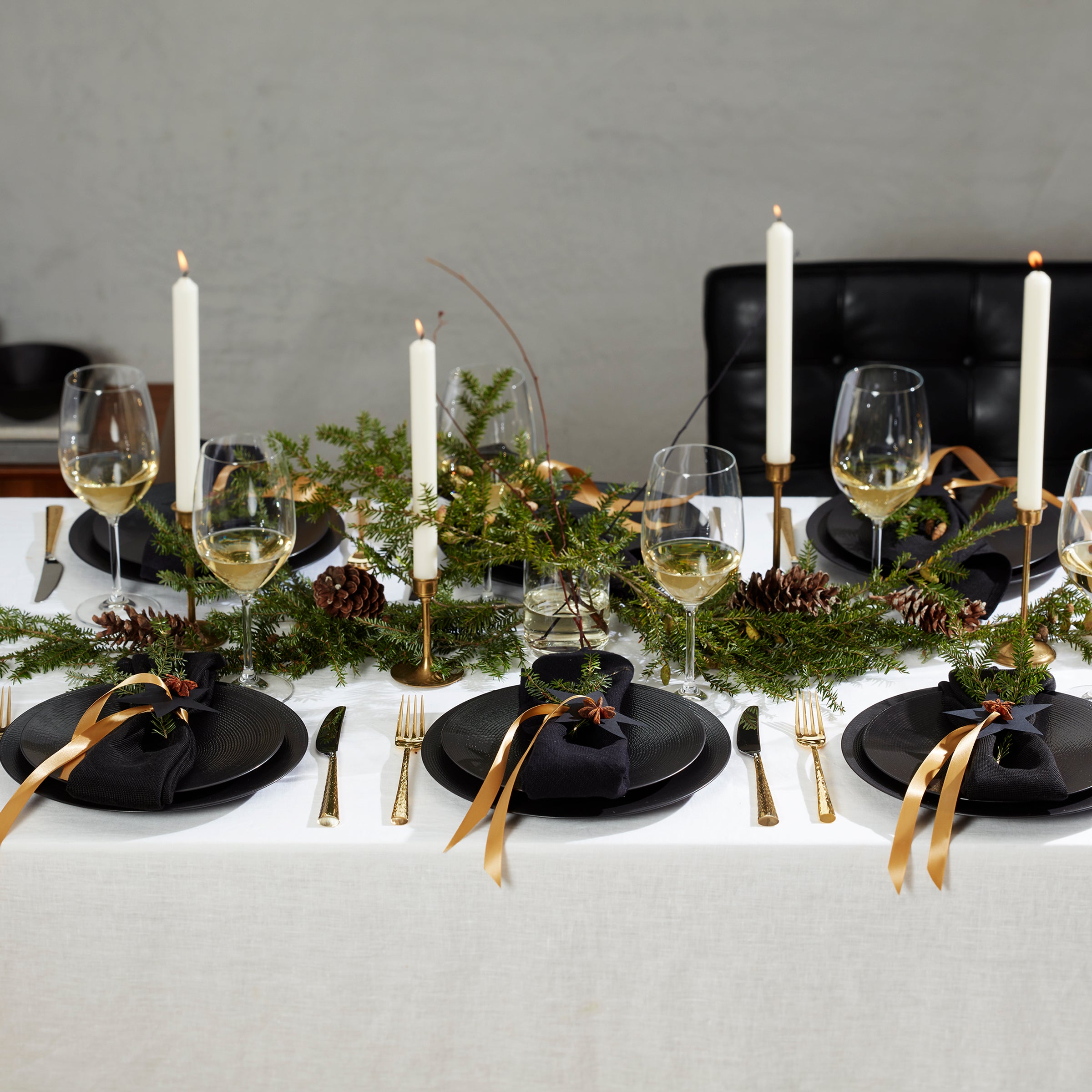 LX Collective Black Dinner Plates Set of 4 - Elegant 10.5