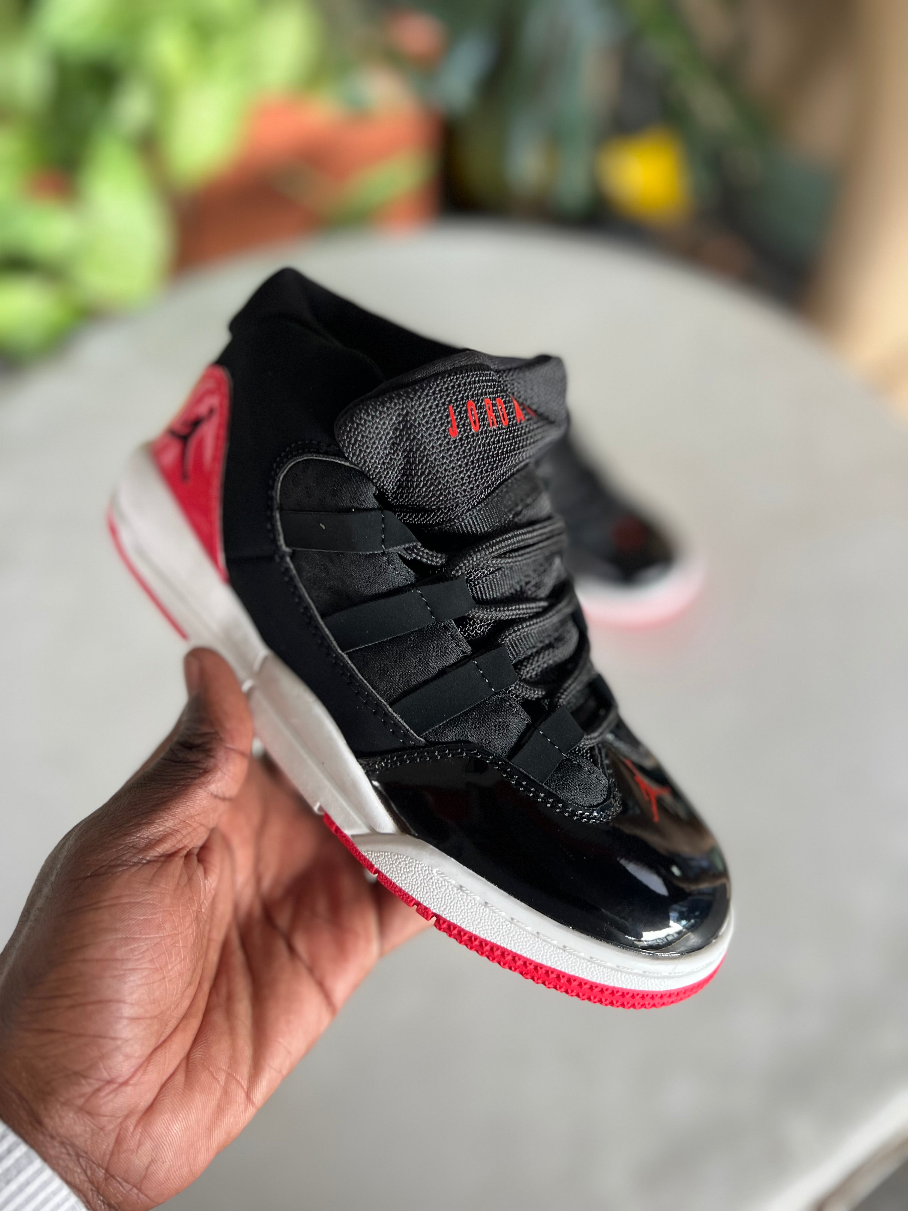 Kids Jordan Max Aura Bred Basketball Shoes - High-Performance Sneakers for Boys & Girls - Perfect for School, Sports & Casual Wear