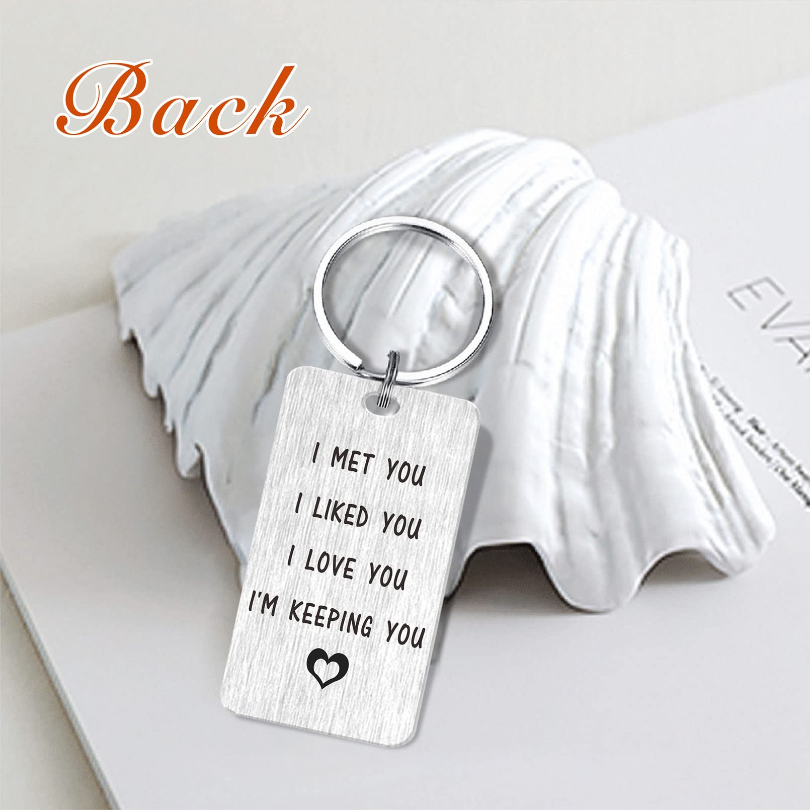 MOQIYXL Romantic Valentine's Day Gifts for Men - Engraved 'I Love You' Keychain for Husband, Boyfriend - Perfect Anniversary Gift for Him - Great for Couples, Weddings & Special Occasions