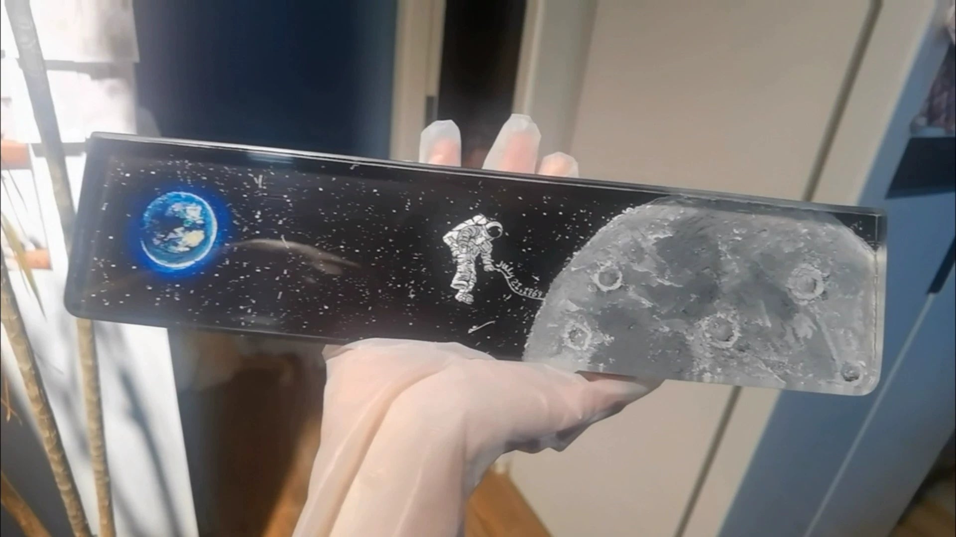 Custom Astronaut-Themed Resin Keyboard Wrist Rest - Ergonomic Hand Support for Typing Comfort - Perfect for Gamers & Office Workers