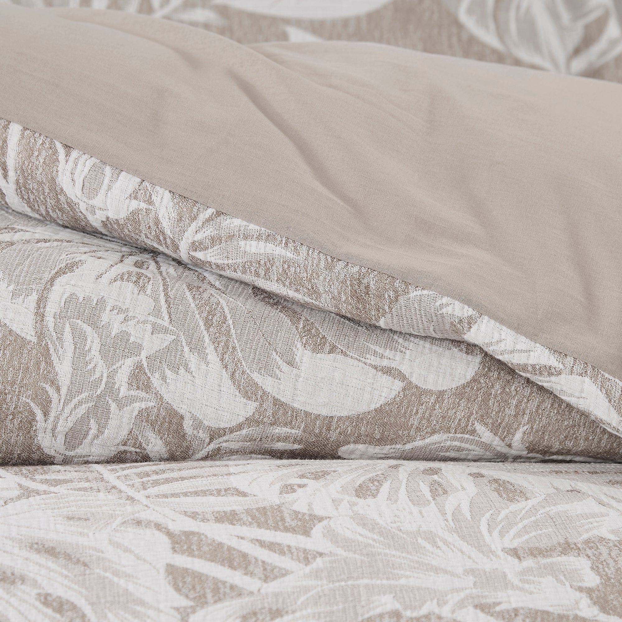 Bali Tropical Leaves Gauze Jacquard Duvet Cover Set - Breathable & Stylish Bedding for Summer - Perfect for Beach House, Boho Bedroom & Tropical Decor