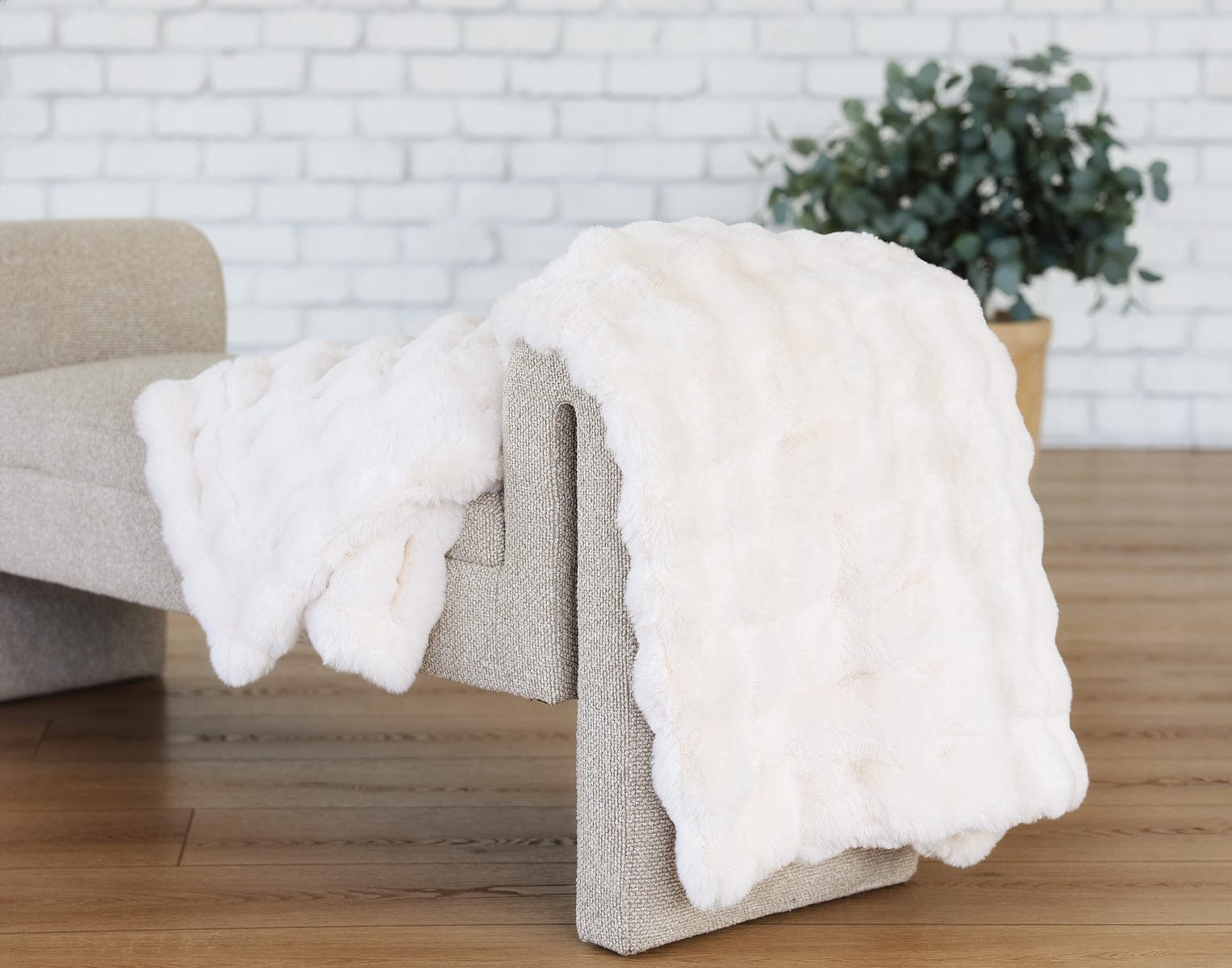 Premium Ultra Soft Cloud White Chocolate Blanket - Cozy & Luxurious Plush Throw for Bed, Couch, and Home Decor - Perfect Gift for Christmas, Valentine's Day, and Relaxation