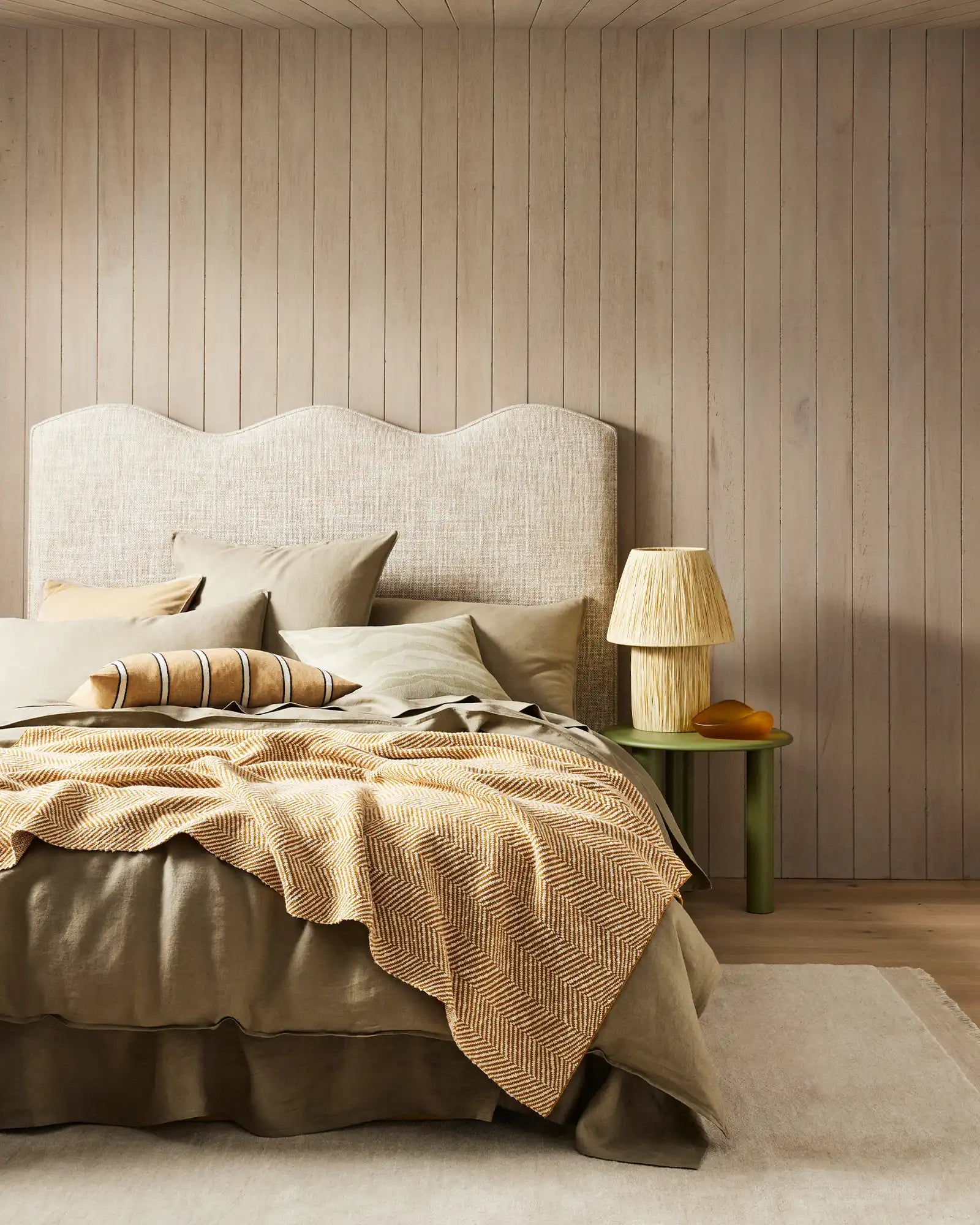 Silvio Rug in Ecru - Soft and Stylish Area Rug for Living Room, Bedroom, or Office Decor