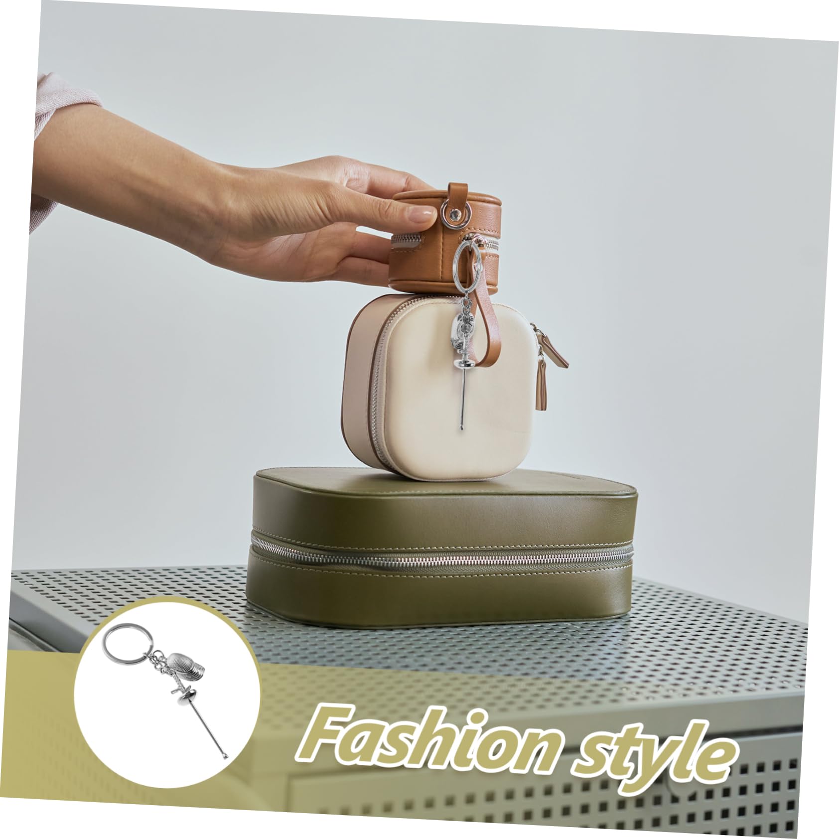 Fencing Keychain - Elegant Fencing Sport Key Ring Pendant for Backpacks & Gifts | Perfect for Fencing Enthusiasts, Coaches & Team Gifts