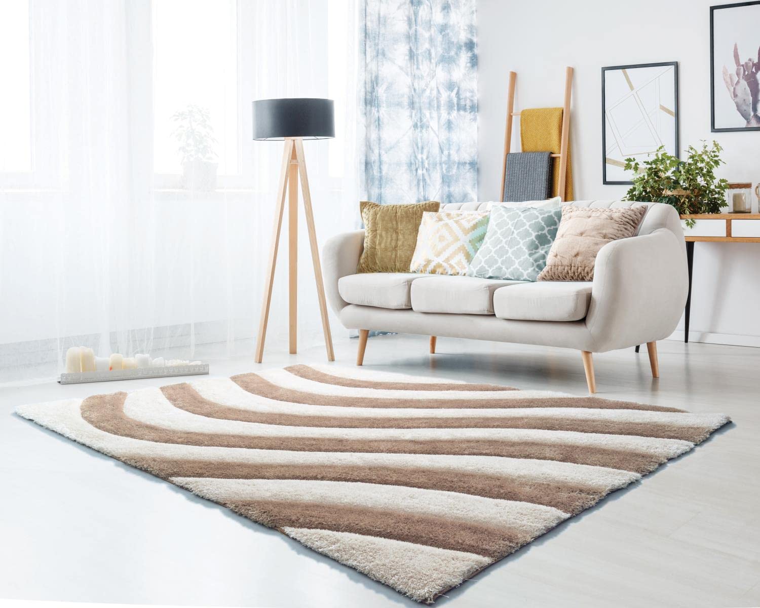United Weavers Finesse Streamer Beige Accent Rug 1'10