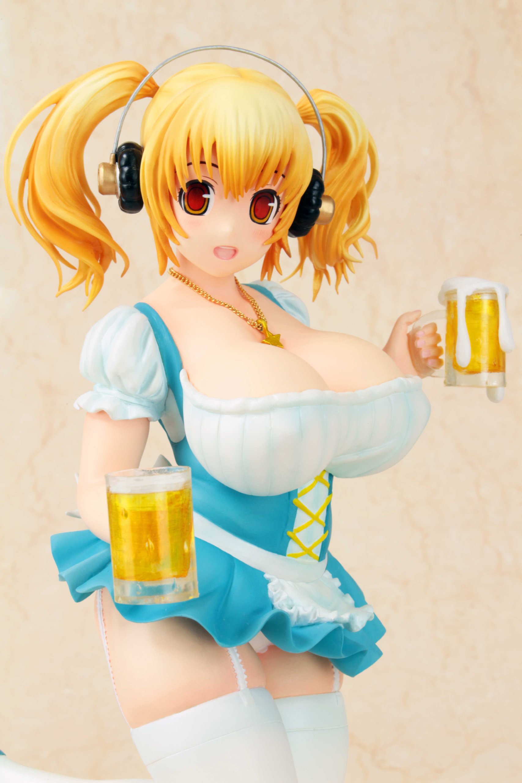 Aplus Nitro Super Sonic: Super Pochaco Beer Girl PVC Figure (1:6 Scale) - Anime Collectible for Display & Gaming Room Decor