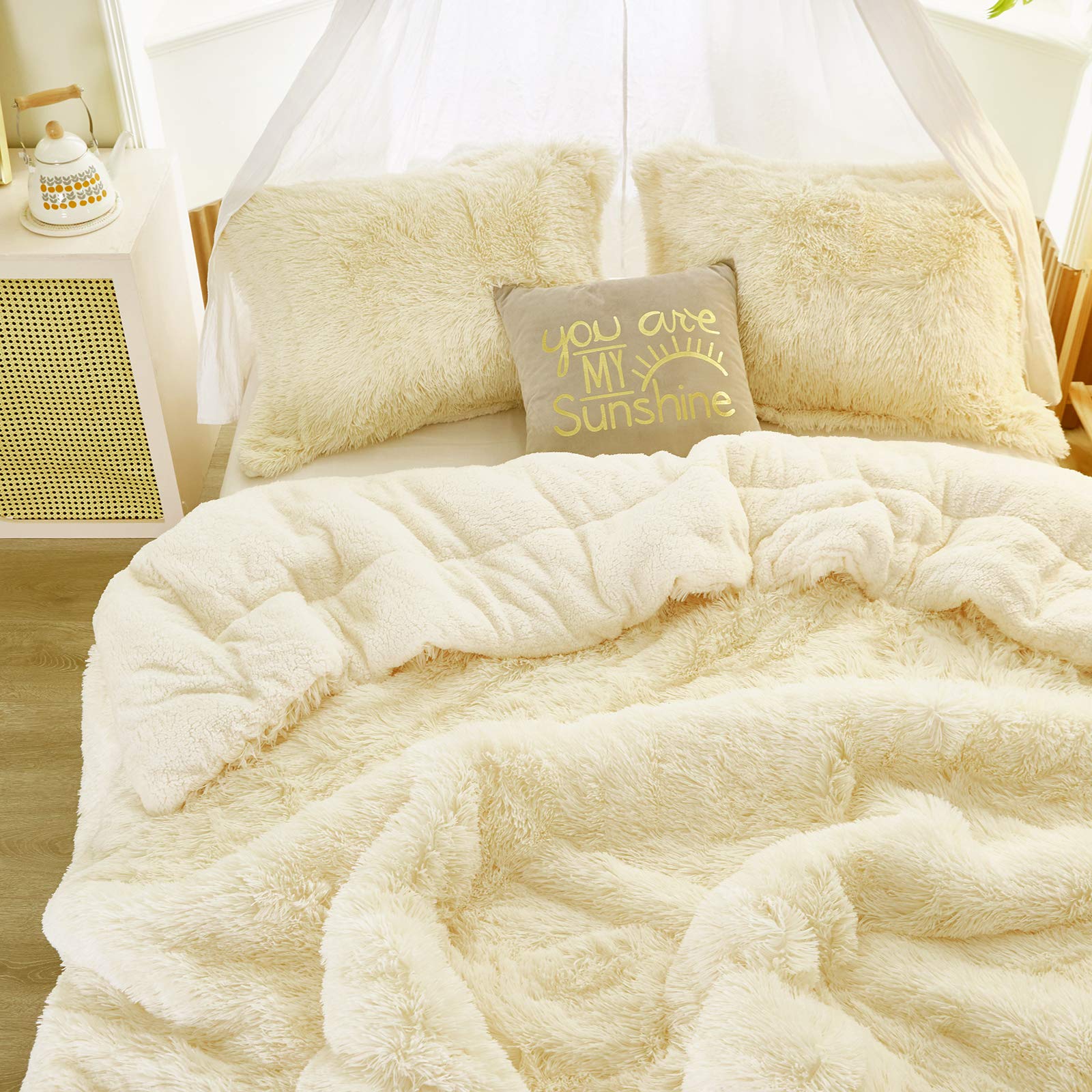 Luxury Faux Fur Shaggy Comforter Set Full/Queen Size - Ultra Soft & Warm Reversible Plush Sherpa Bedding (Beige, 3-Piece: 1 Comforter + 2 Pillow Shams) - Cozy Winter Bedroom Upgrade for Master Bedroom, Guest Room & Dorm