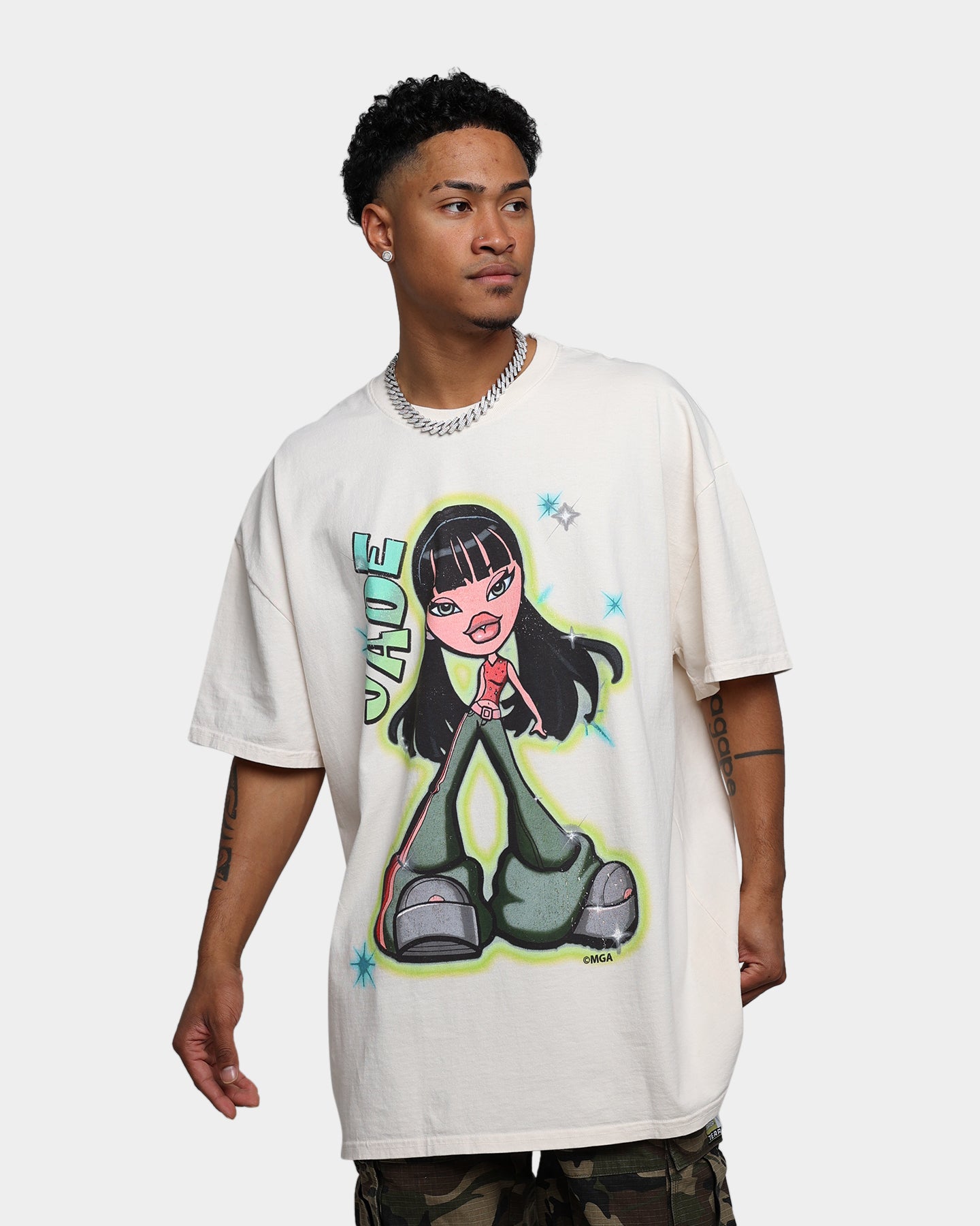 Bratz Jade Vintage Heavyweight T-Shirt - Off White | Retro Graphic Tee for Women | Perfect for Casual Wear, Street Style & 90s Fashion Lovers