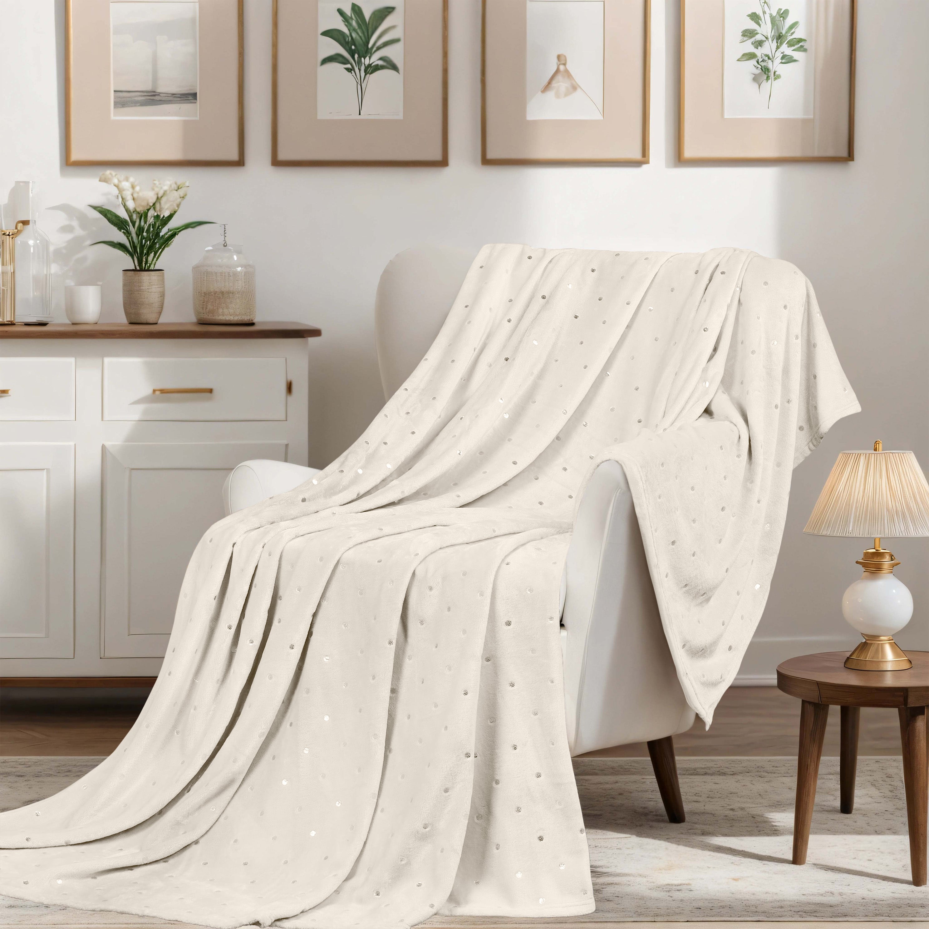 CozySoft Fleece Plush Blanket - Medium Weight, Ultra Soft & Fluffy - Perfect for Sofa, Bed, Couch & Home Decor - Warm Throw Blanket for Winter, Gifts & Cozy Nights