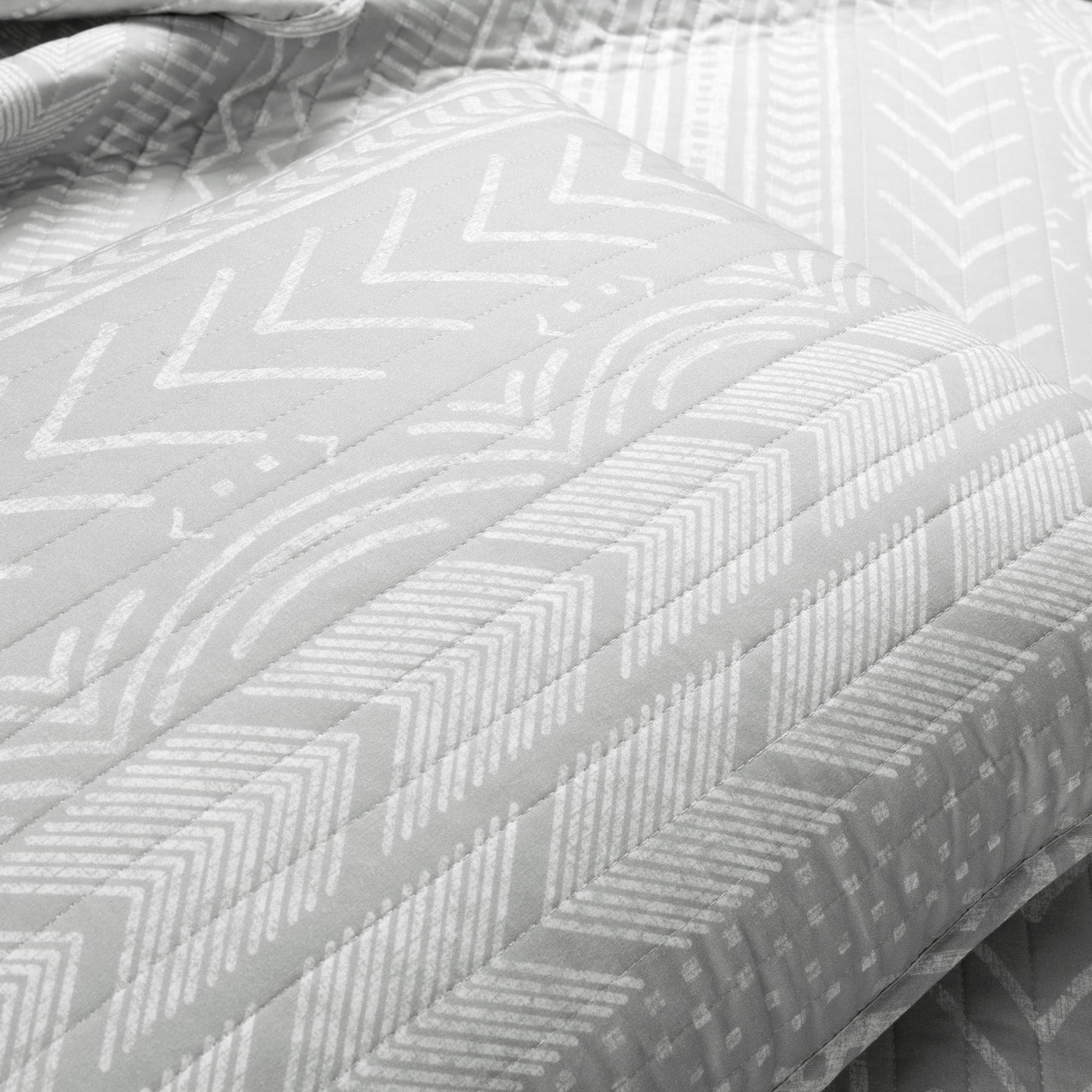 Hygge Geo Quilt 3 Piece Set - Soft Geometric Pattern Bedding for Cozy Bedroom Decor | Perfect for Master Bedroom, Guest Room & Dorm