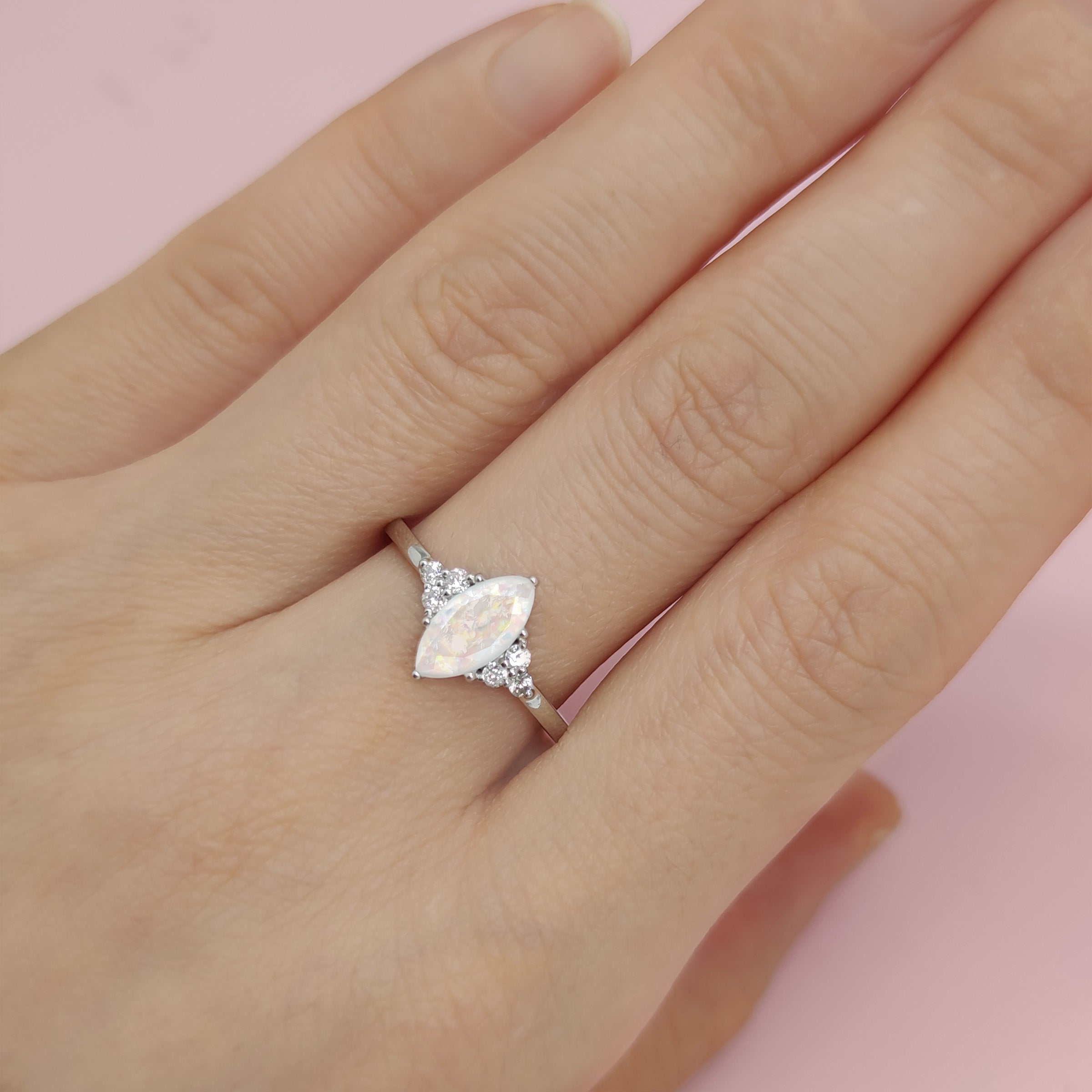 Blessing Beam Memorial Ashes Ring - Cremation Jewelry for Loved Ones | Keepsake Ring for Ashes | Perfect for Remembrance, Memorial Services & Everyday Wear