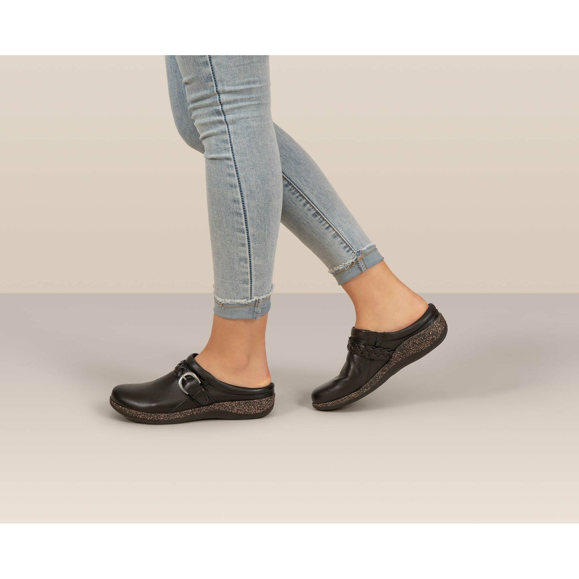 AETREX LIBBY Comfort Clog for Women - Medium & Wide Width - Supportive & Cushioned Footwear for Nurses, Teachers & Healthcare Workers