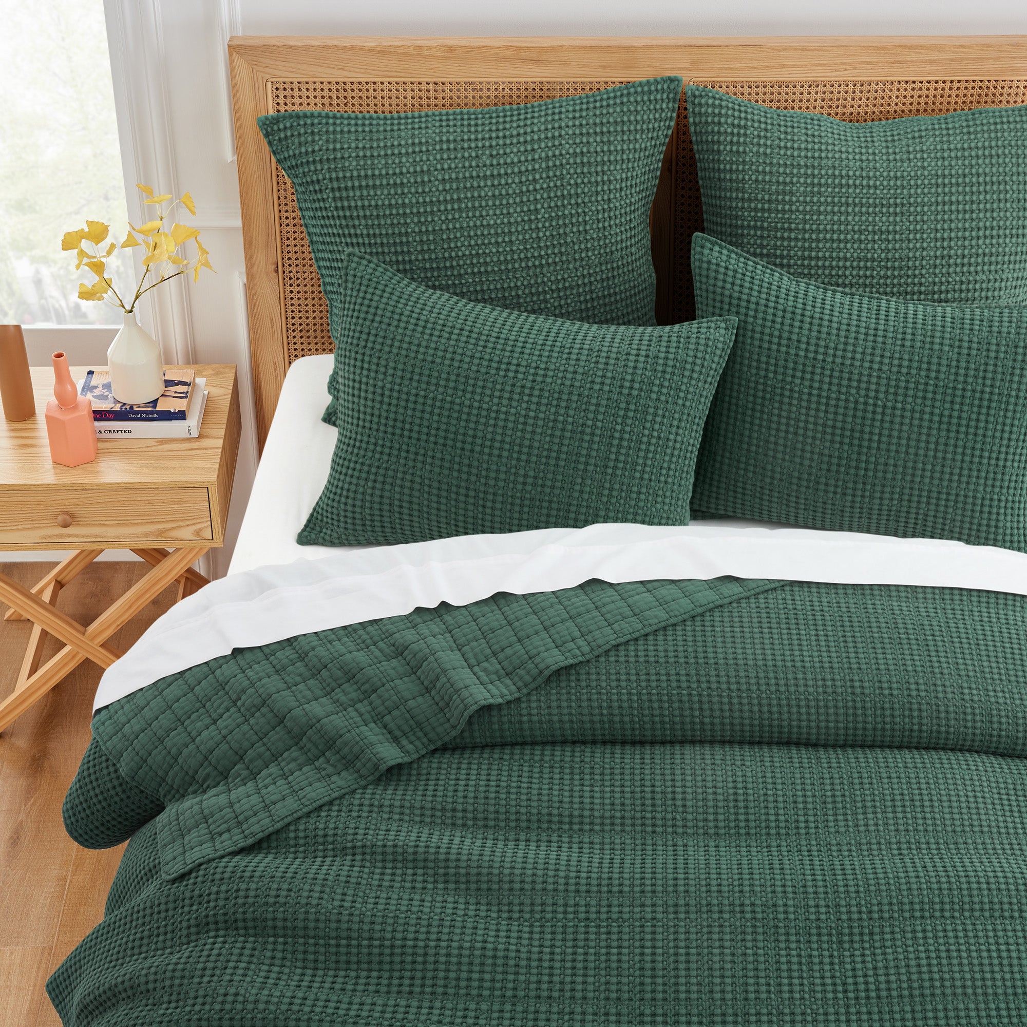 Luxury Mills Waffle Quilt Set - Ultra Soft Bedding Collection for Queen/King Size Beds - Perfect for Cozy Bedrooms, Guest Rooms & Hotel Stays