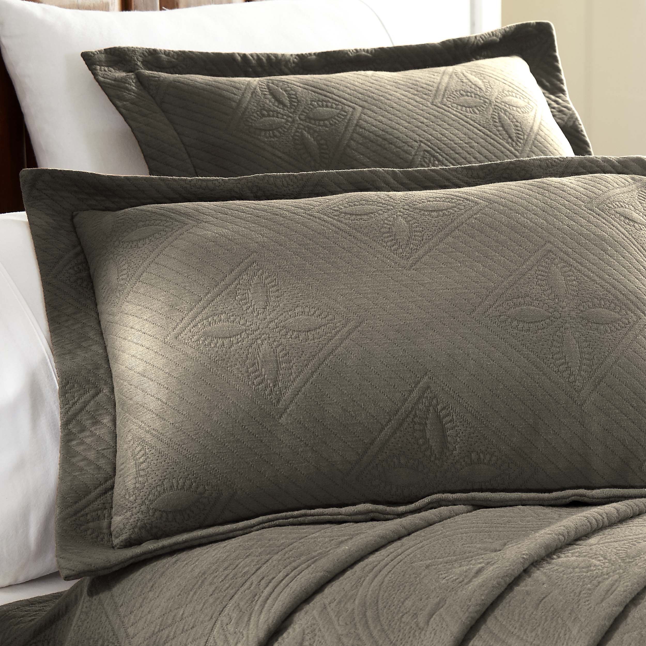 Celtic Circle Jacquard Matelasse Cotton Bedspread Set - Queen Size Luxury Bedding with Intricate Design for Master Bedroom Decor