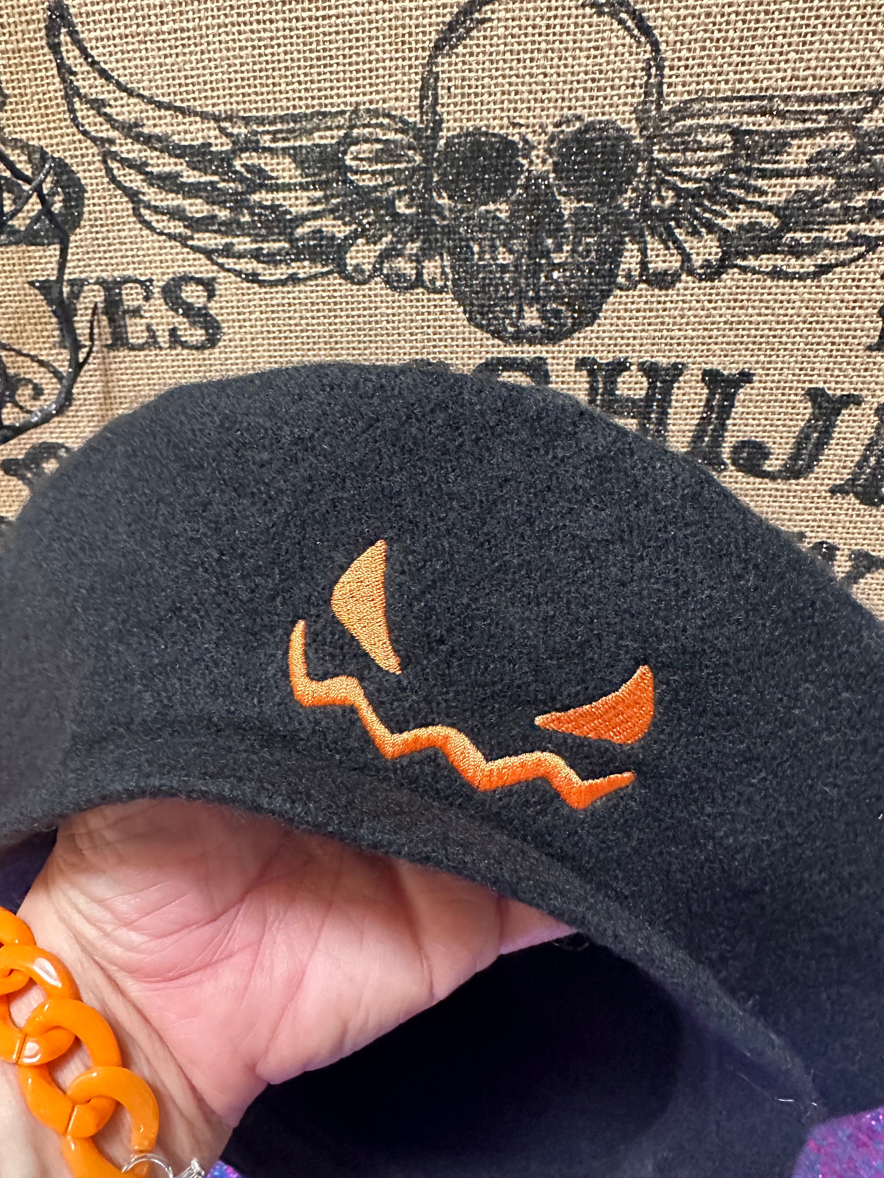 Halloween Berets for Women & Men - Stylish Witch & Vampire Costume Accessories - Perfect for Halloween Parties, Cosplay & Themed Events