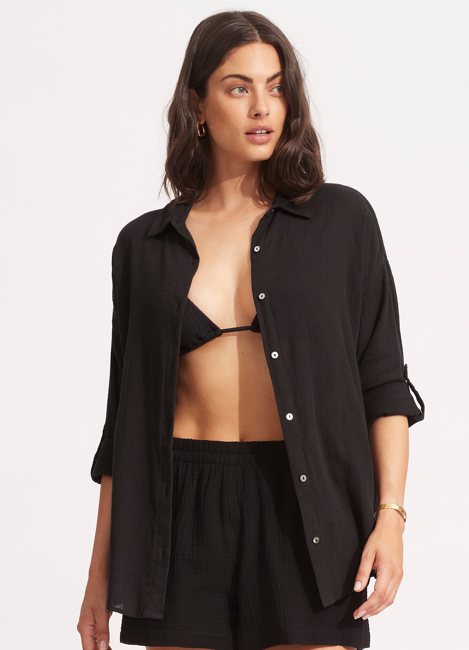 Classic Black Beach Shirt for Men - Comfortable Summer Vacation Shirt - Perfect for Beach Outings, Pool Parties and Tropical Getaways