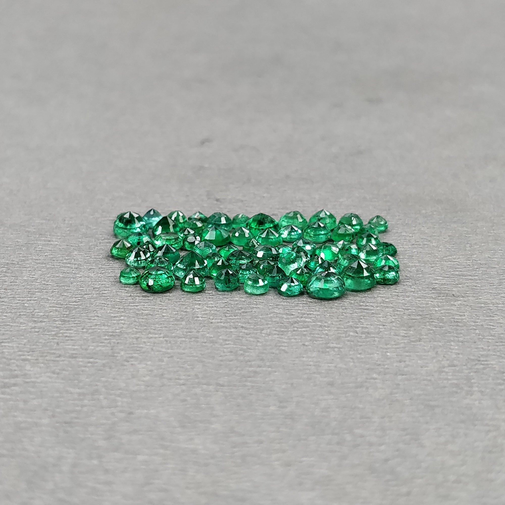 5.00ct Natural Untreated Green Emerald Gemstone - Round Cut 2mm-4mm for Jewelry Making, Engagement Rings & Fine Collections