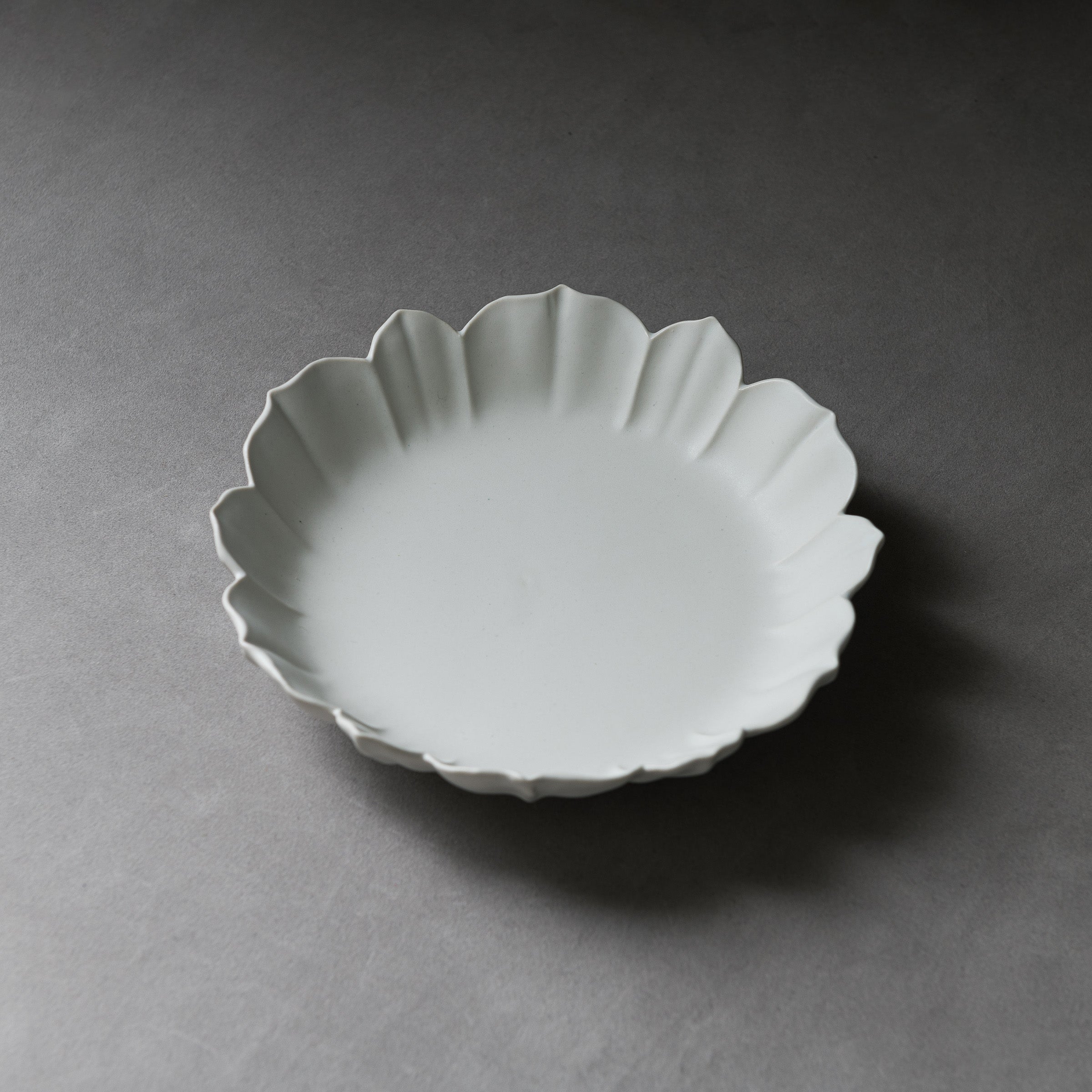 USUKIYAKI Ryoka Handmade Deep Plate - Authentic Japanese Ceramic Bowl for Sushi, Ramen & Noodles | Elegant Dining & Home Decor