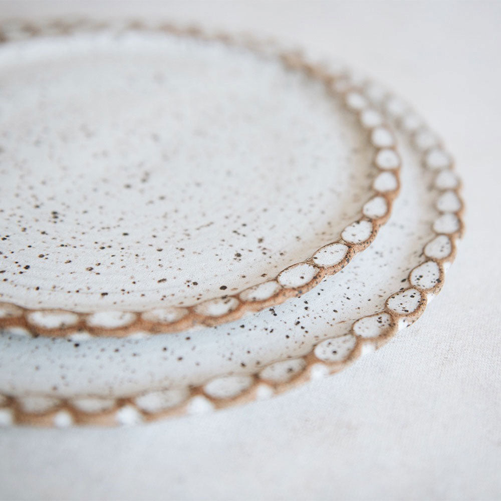 Elegant Ceramic Scalloped Plate Set - Lightweight & Durable Dinnerware for Everyday Use - Perfect for Dining, Entertaining & Home Decor