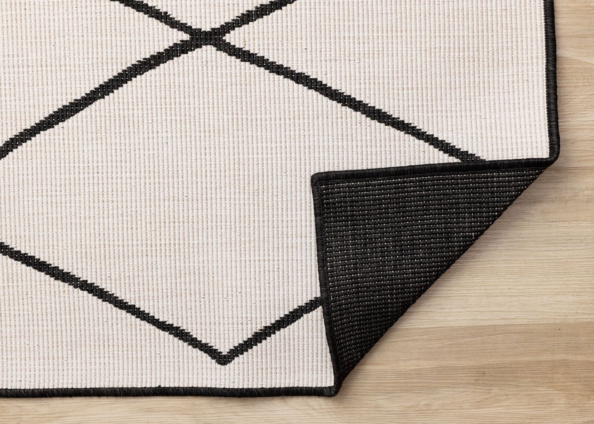 Bristol 6'7 x 9'6 White Black Trellis Reversible Area Rug - Modern Non-Slip Living Room Rug for Bedroom, Dining Room & Office Decor