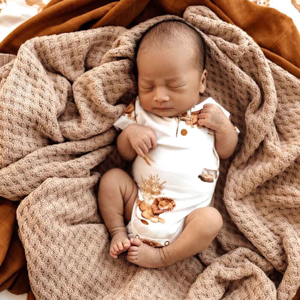 Organic Cotton Short Sleeve Baby Bodysuit - Snuggle Hunny Lion Print - Soft & Comfortable for Newborns & Infants - Perfect for Playtime, Daycare & Family Photos