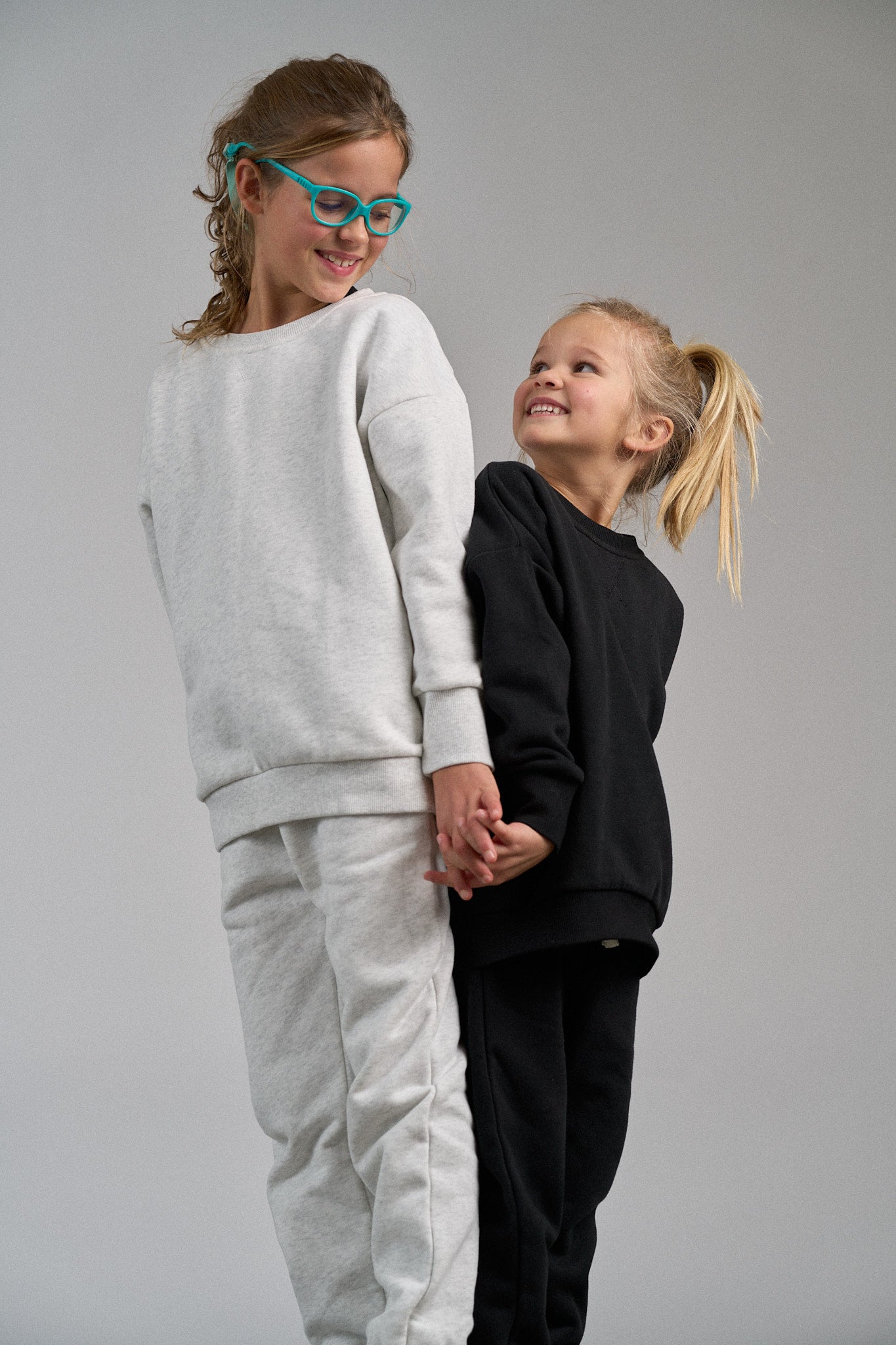Premium Lightweight Crewneck Sweatshirt - Soft Heather Grey for Men & Women | Casual Comfort, Layering & Everyday Wear
