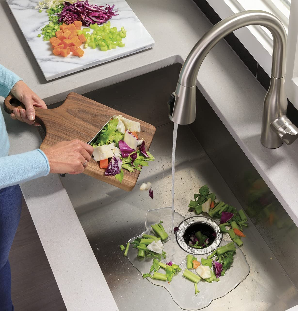 GE GFC530N 1/2 HP Continuous Feed Garbage Disposal with 2600 RPM - Powerful Grinding for Food Waste Like Beans, Potato Peels & Meat - Easy Installation Kit Included - Cordless Design - Ideal for Home Kitchens & Frequent Cooking - Black