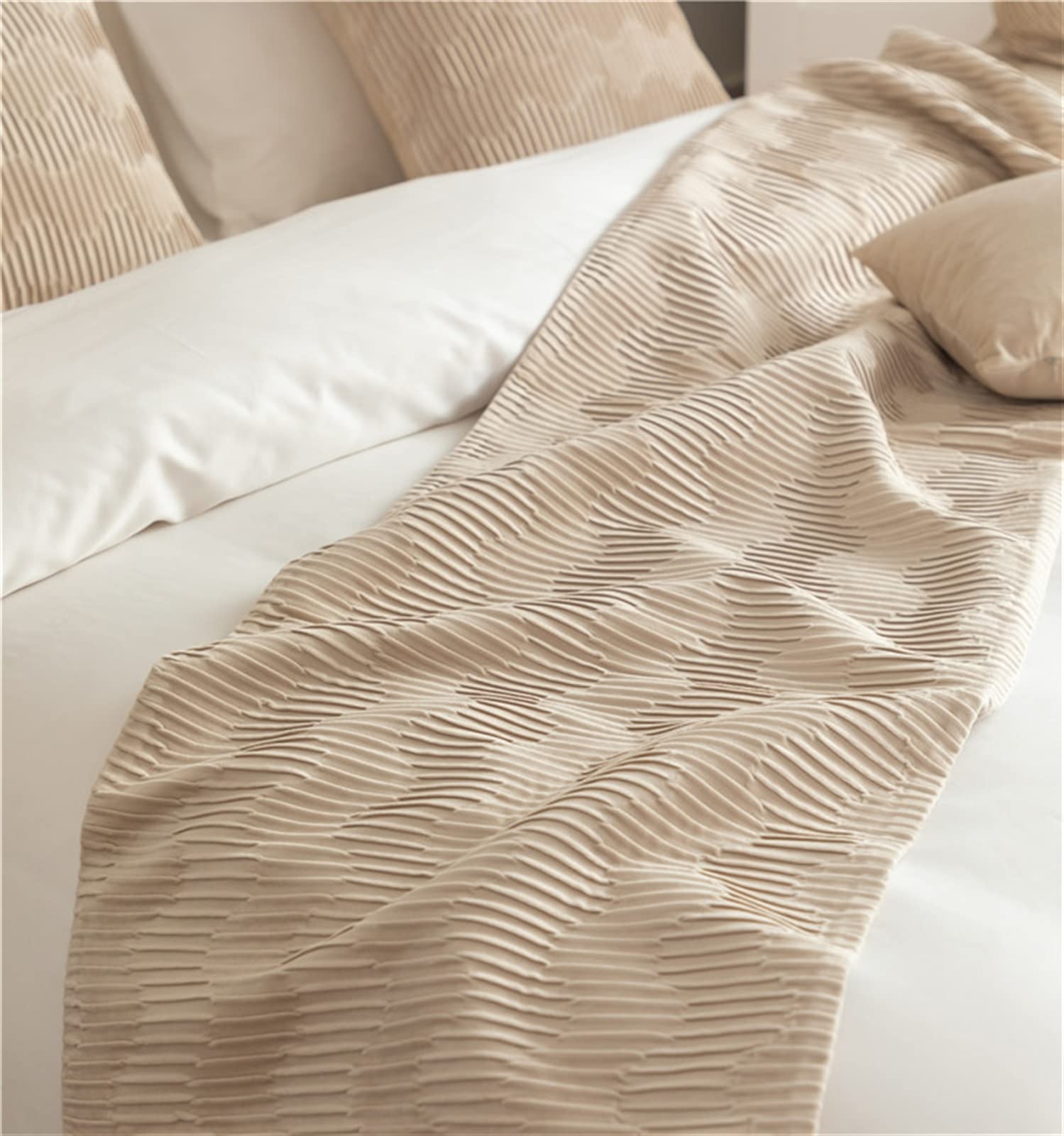 Quilted Fleece Bed Runner - Solid Beige Bed Throw for Twin/Twin XL Beds | Soft Foot of Bed Cover & Bed Scarf Protector | Perfect for Bedroom Decor & Hotel Use