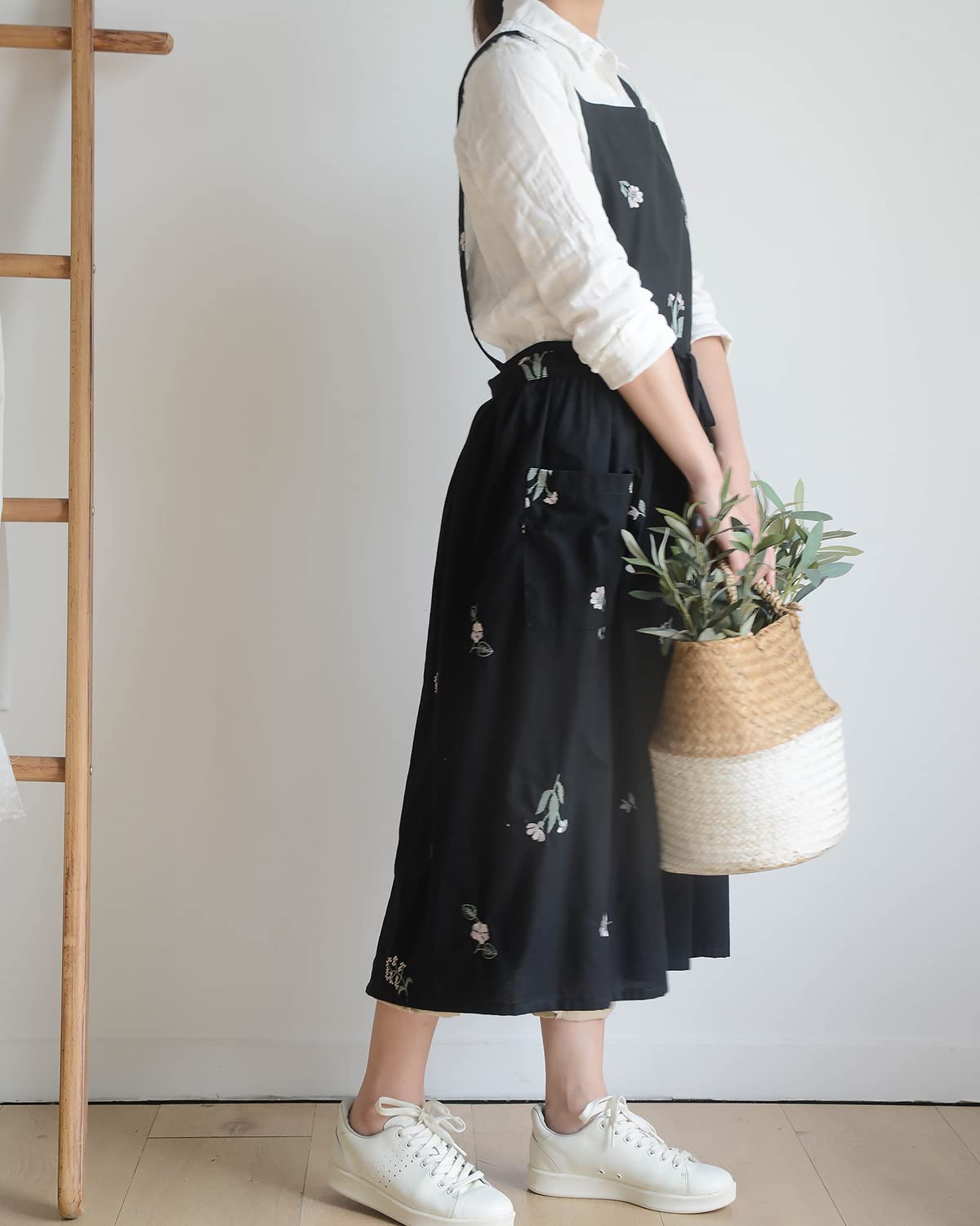 Waterproof Cotton Kitchen Apron for Women - Cooking, Gardening & Painting with Pockets | Durable Chef Apron Dress for Baking, BBQ & Home Cleaning