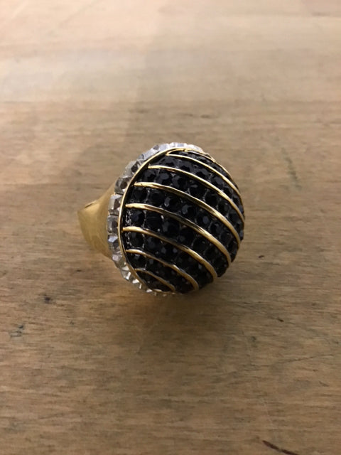 Elegant Black Stone & Rhinestone Ring for Women - Stylish Statement Jewelry for Parties, Weddings & Evening Events