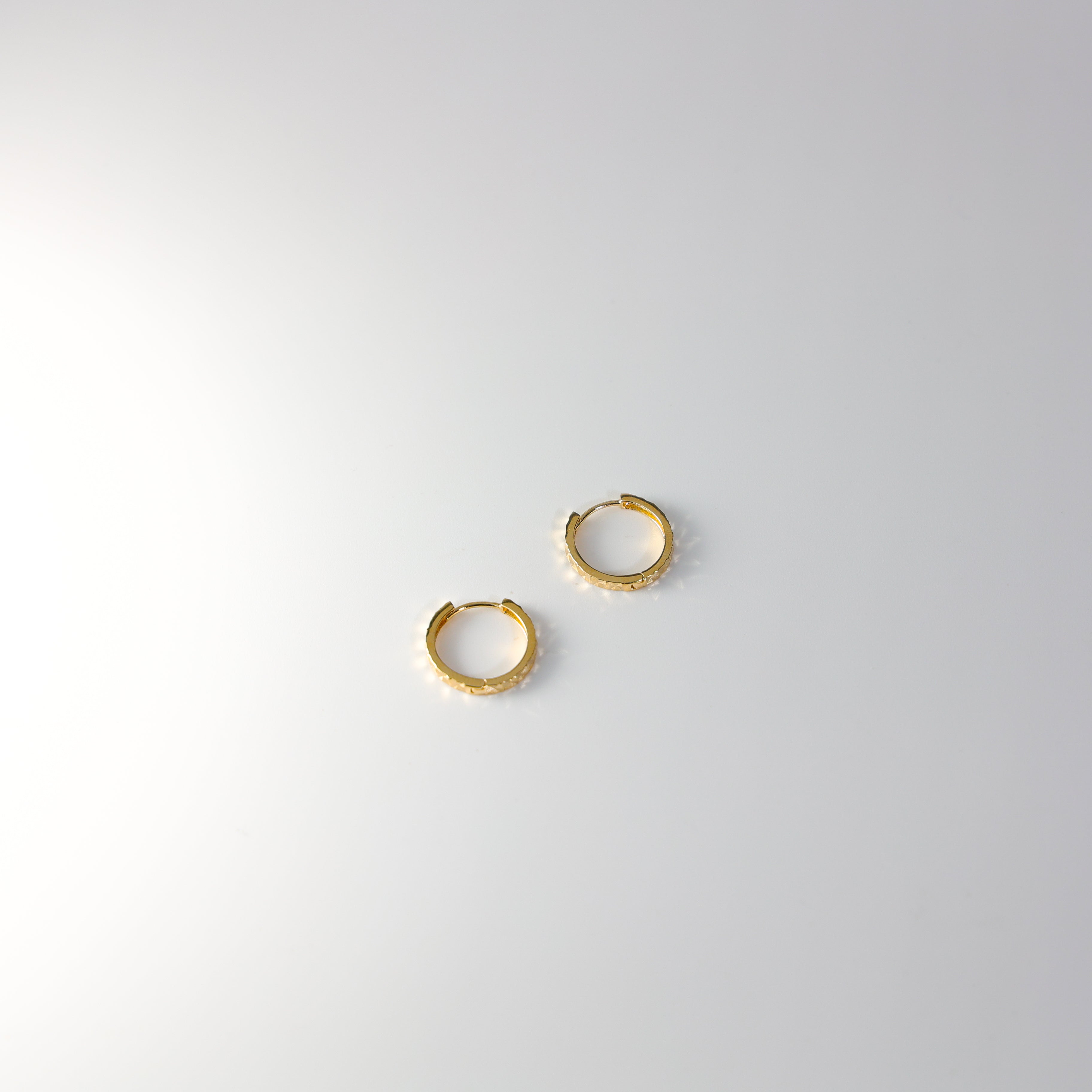 14K Gold Dainty Huggie Hoop Earrings 15MM - Minimalist Everyday Hoops for Women - Perfect for Work, Date Night & Gifts | Model ER231