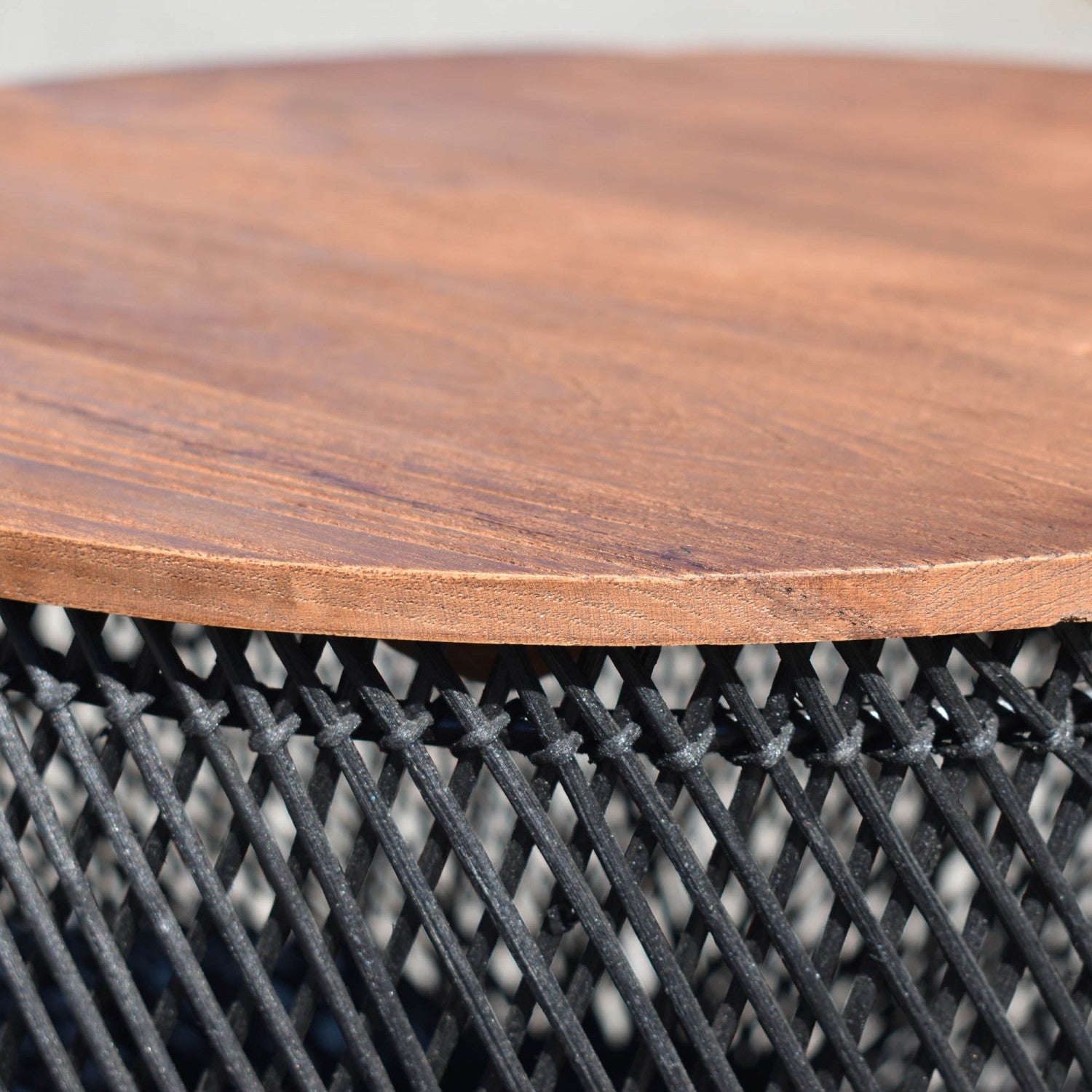 Modern Bayan Wave Side Table - Sleek Black Accent Table for Living Room, Bedroom, or Office - Perfect Nightstand, End Table, or Decorative Furniture Piece