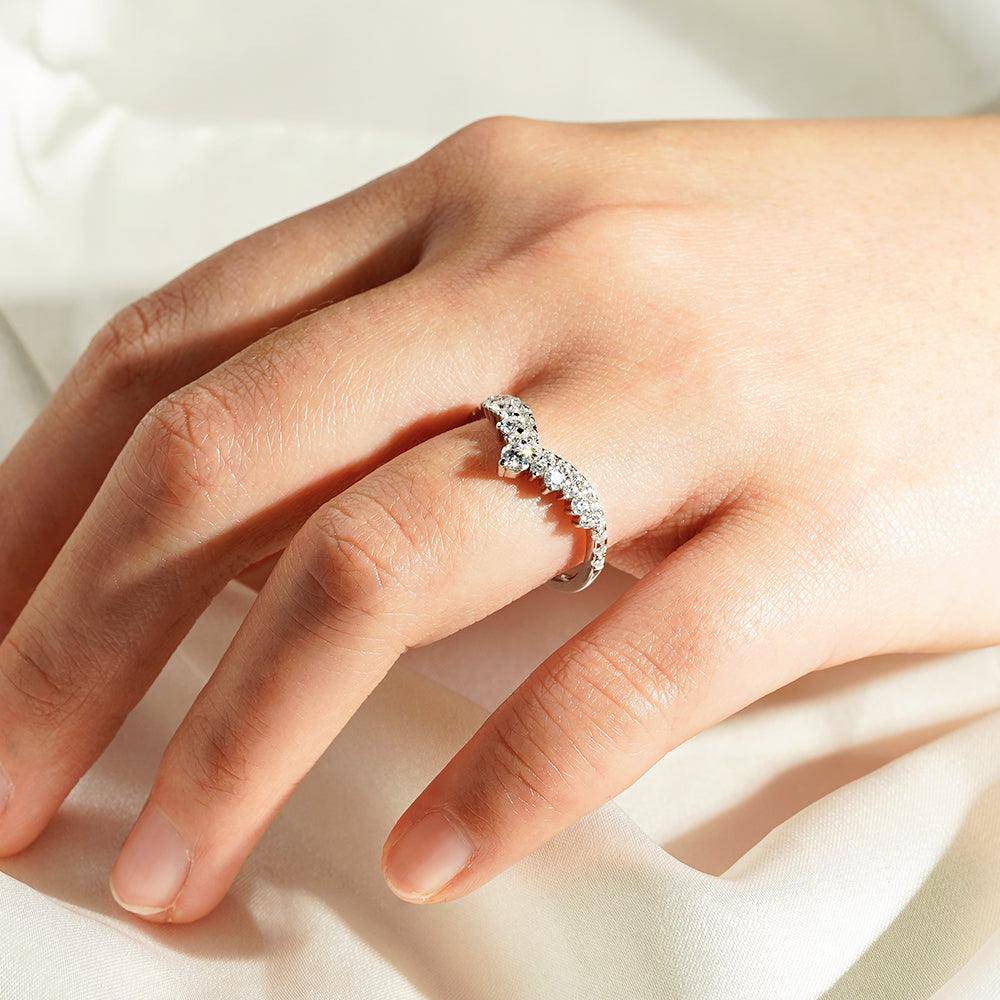 Elegant Curved Crown Double Row Graduated Moissanite Wedding Band for Women - Perfect Anniversary Gift, Engagement Ring & Bridal Jewelry (Ideal for Proposals, Weddings & Special Occasions)