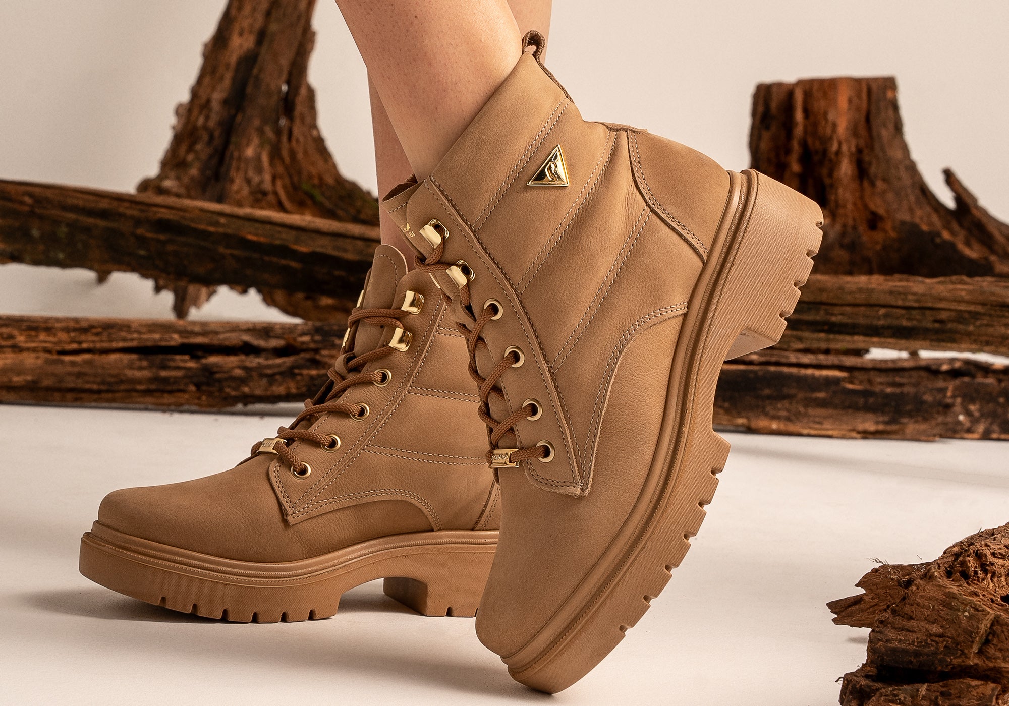 Pegada Continue Women's Brazilian Leather Platform Ankle Boots - Stylish & Comfortable Chunky Heel Booties for Fall/Winter Fashion | Perfect for Office, Date Night & Casual Outings