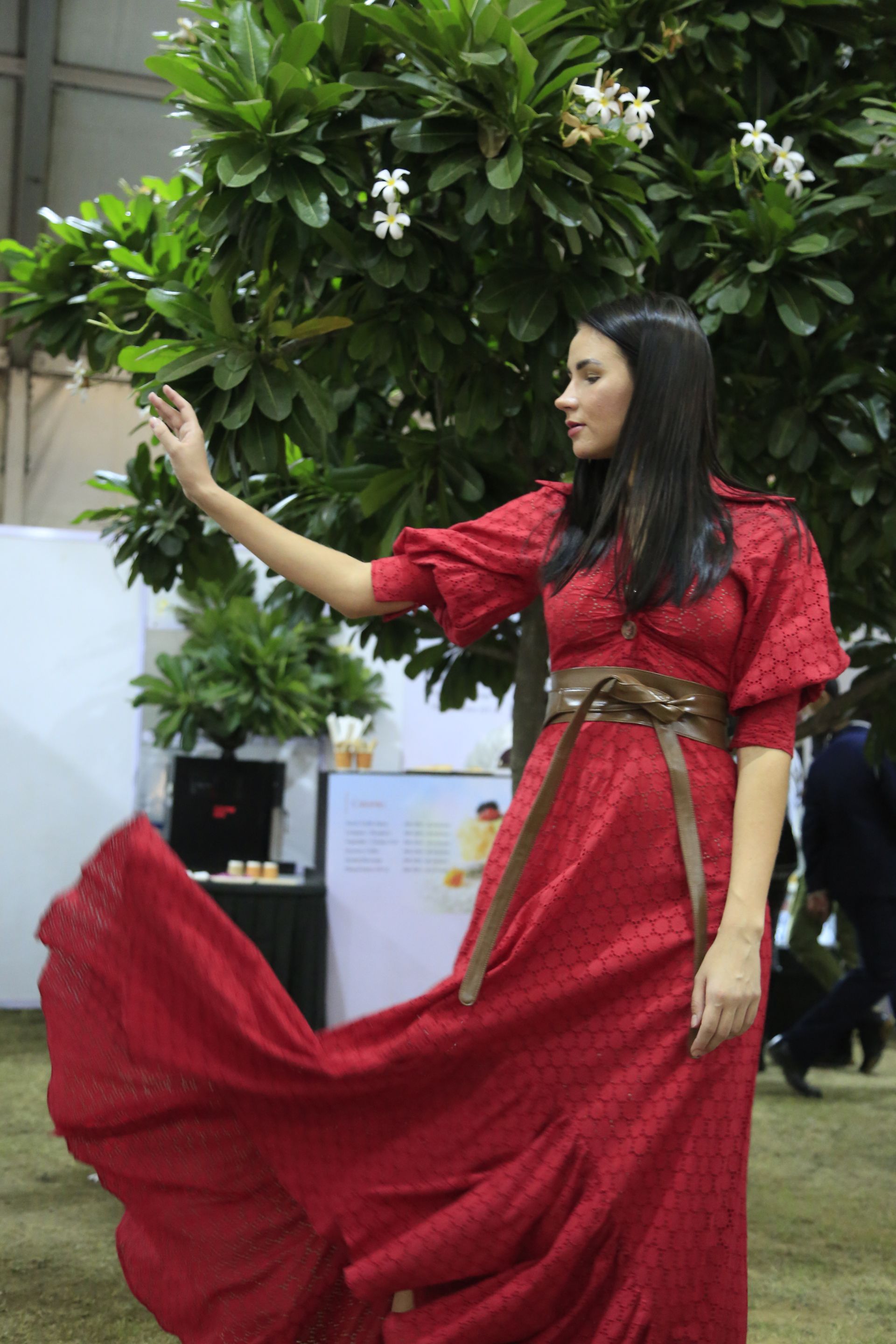Elegant Red Dress with Flowy Poet Sleeves - Perfect for Weddings, Parties & Special Occasions