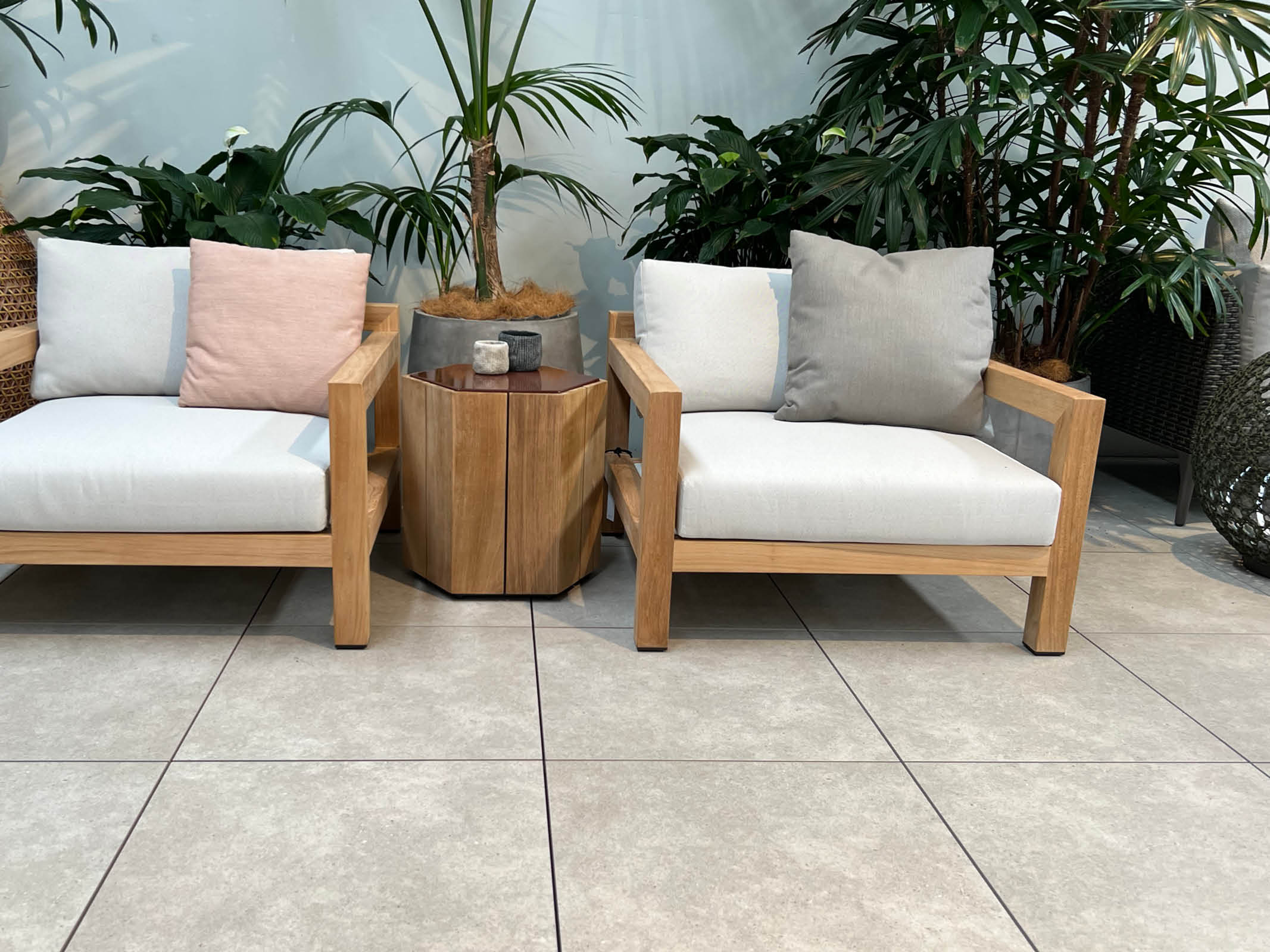 Ariki Lounge Chair - Modern Comfortable Accent Chair for Living Room, Bedroom & Office - Perfect for Relaxing, Reading & Decorating