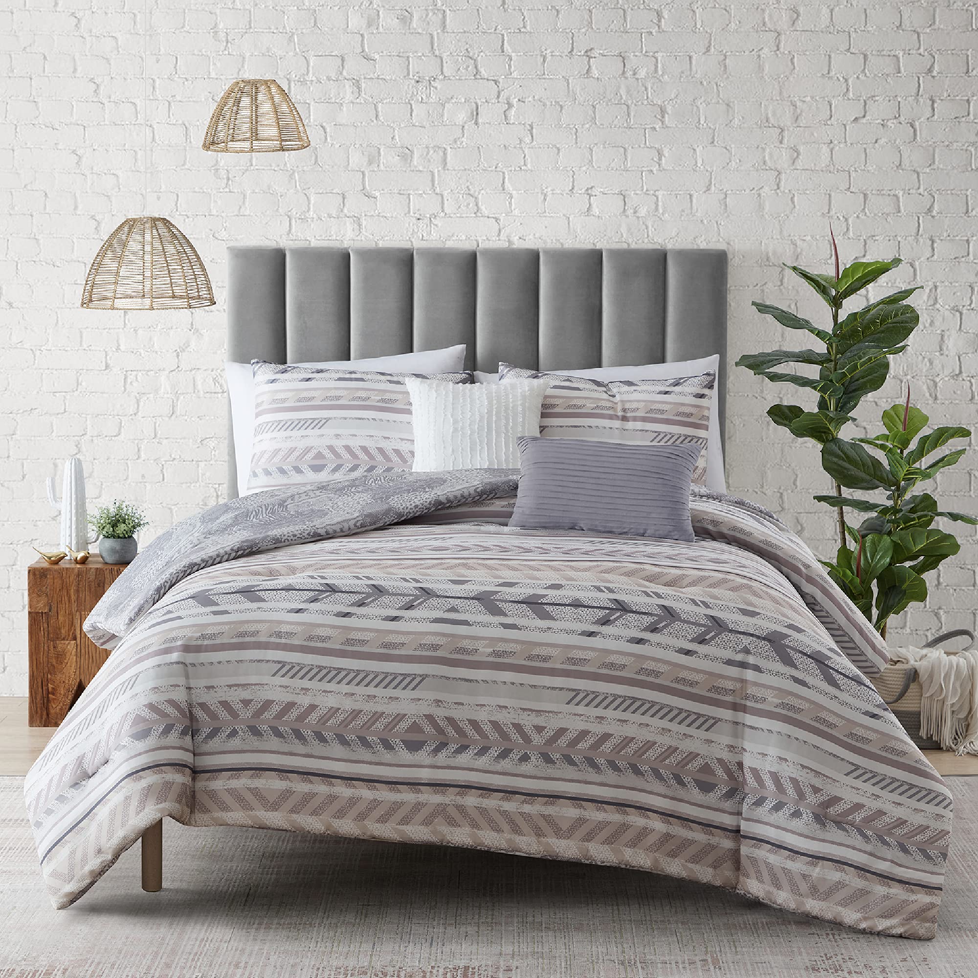 Mudd 4-Piece Reversible Twin Comforter Set with Quilt, 2 Pillowcases & Sham - Soft Microfiber Bedding in Tribal Neutral Colors - Perfect for Kids Rooms, Guest Beds & Dorm Decor