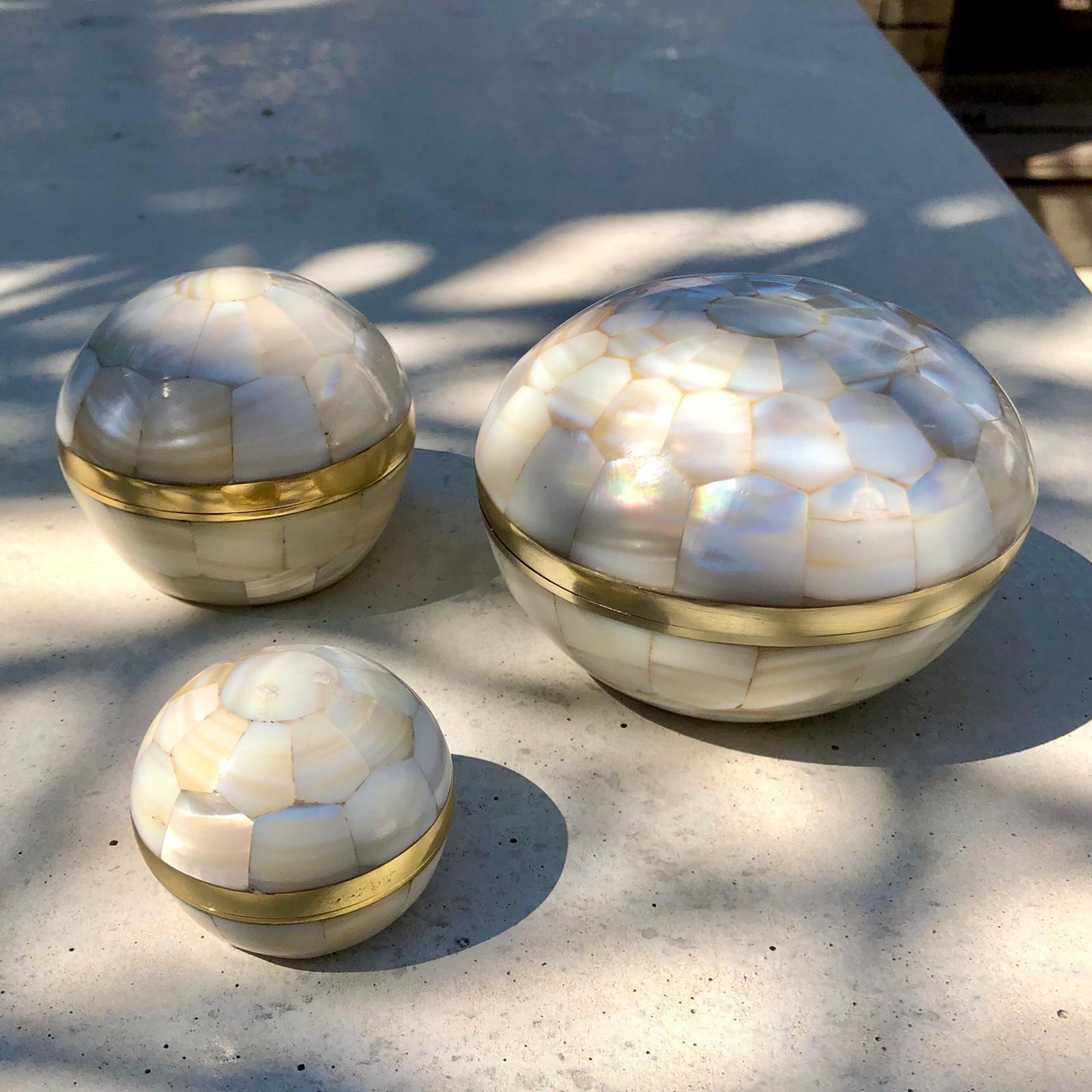 Large Mother of Pearl Trinket Box - Elegant Jewelry Storage Organizer for Rings, Earrings & Small Treasures - Perfect for Vanity, Dresser or Gift Giving