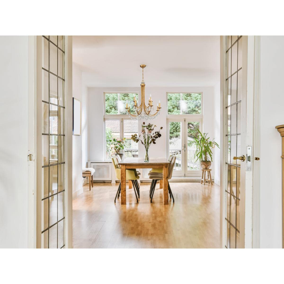 Bridgehampton 12-Light Hand-Cut Crystal Antique Gold Chandelier - Elegant Dining Room Lighting for Luxury Home Decor