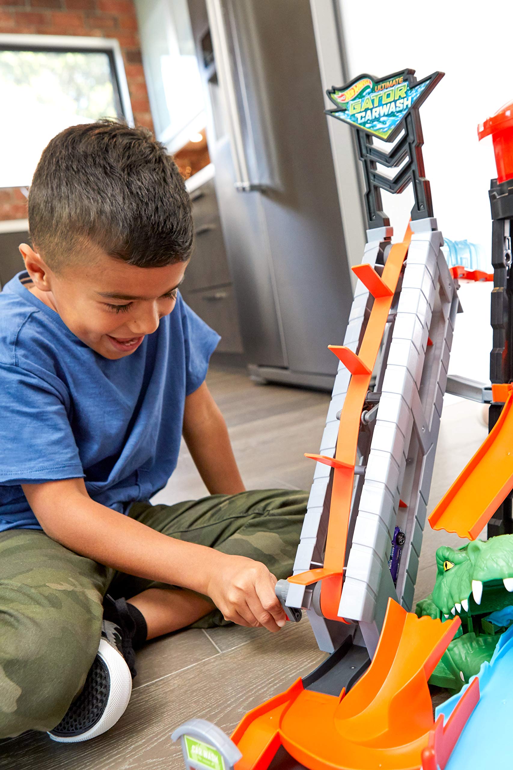 Hot Wheels City Car Wash Playset with Giant Gator Toy - Interactive Race Track for Kids, Die-Cast Vehicle Playset - Perfect for Pretend Play & Car Racing Games at Home
