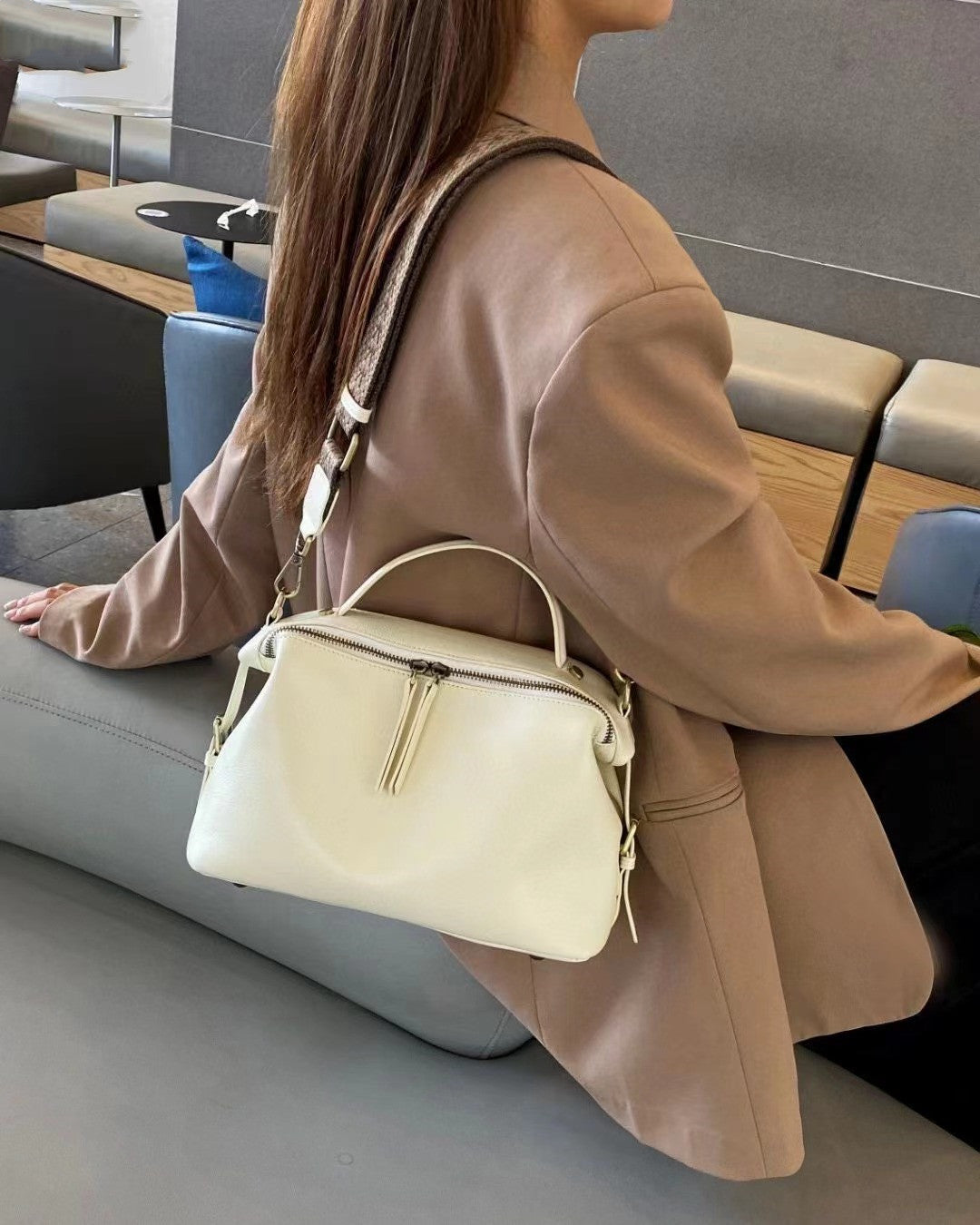 Stylish Convertible Shoulder Bag for Women - Crossbody, Tote & Backpack - Perfect for Work, Travel & Daily Use