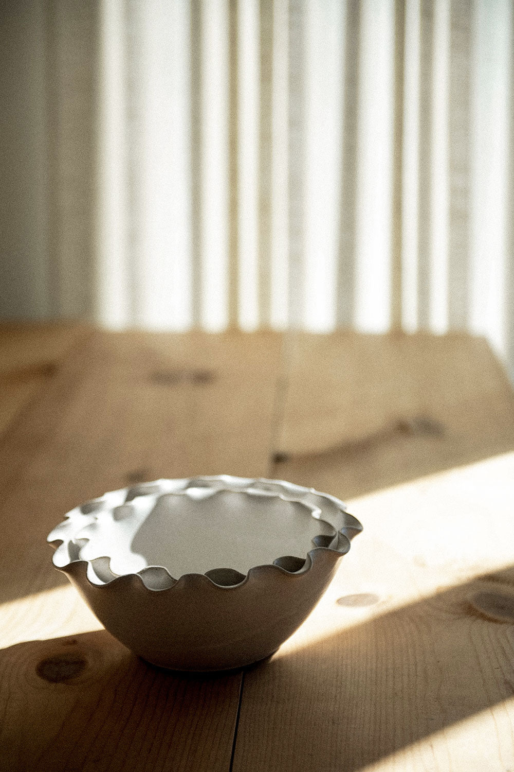 Premium Ceramic Wave Bowl - Handcrafted, Microwave & Dishwasher Safe - Perfect for Soups, Salads & Serving Dishes - Ideal for Home Dining & Party Entertaining