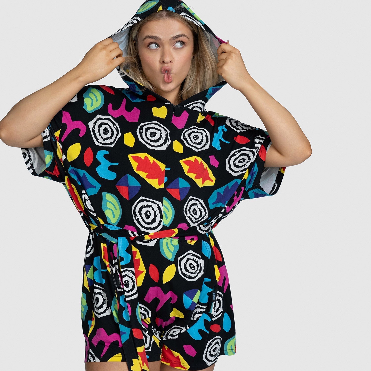 Stranger Things Mall Scene T-Shirt - Official Netflix Merchandise - 80s Retro Style - Perfect for Halloween, Cosplay & TV Show Fans