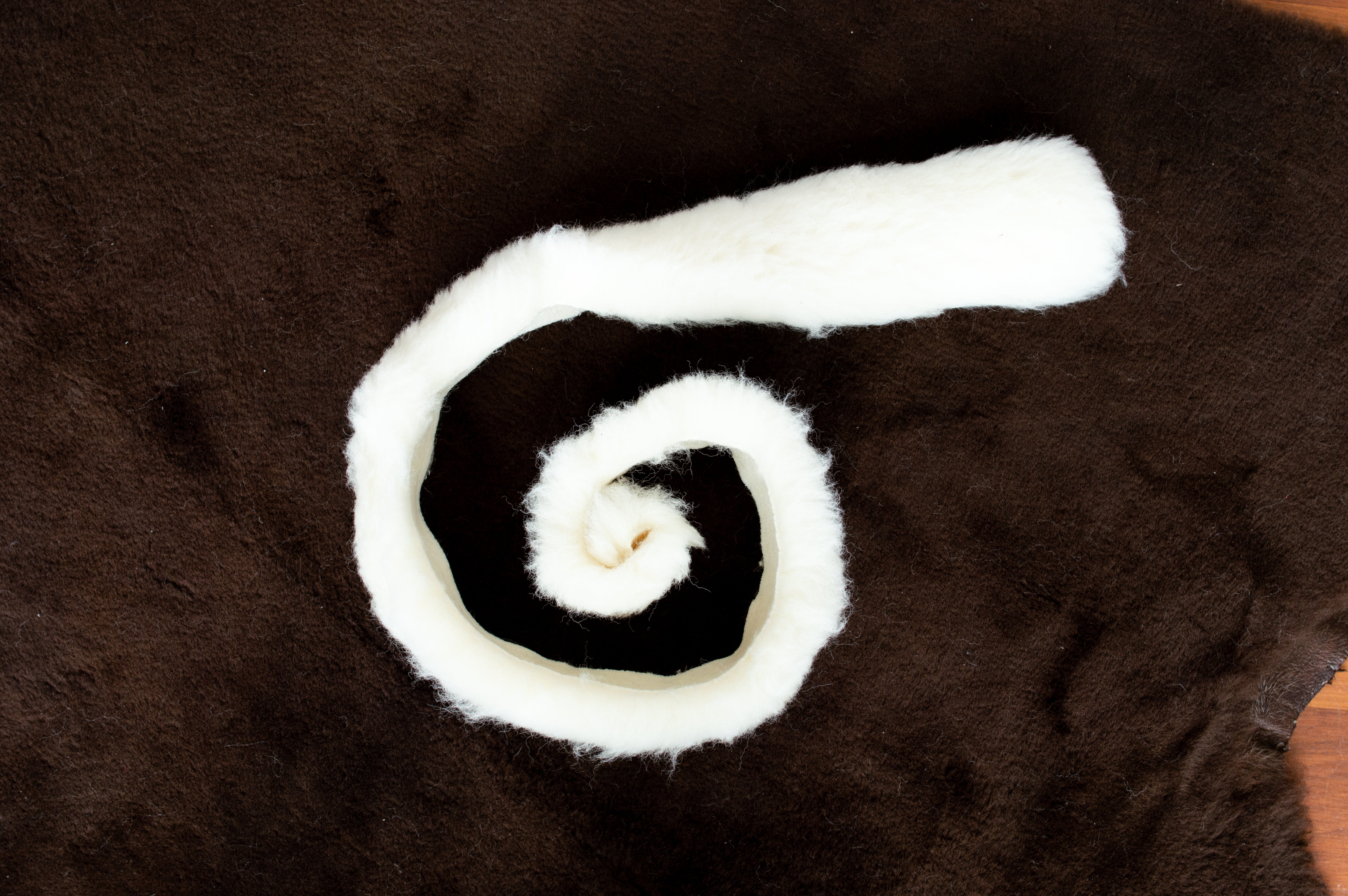 Premium Sheep Wool Strips for Crafts, Felting, and DIY Projects - Soft Natural Wool for Needle Felting, Spinning, and Home Decor
