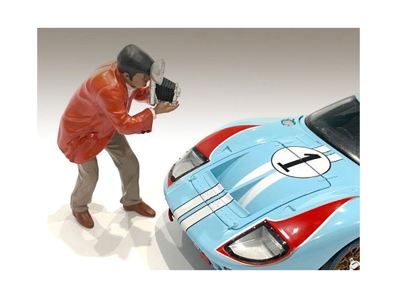 American Diorama 1/18 Scale Race Day 1 Figurine III - Realistic Pit Crew Model for RC Cars, Diecast Collectibles & Racing Diorama Displays