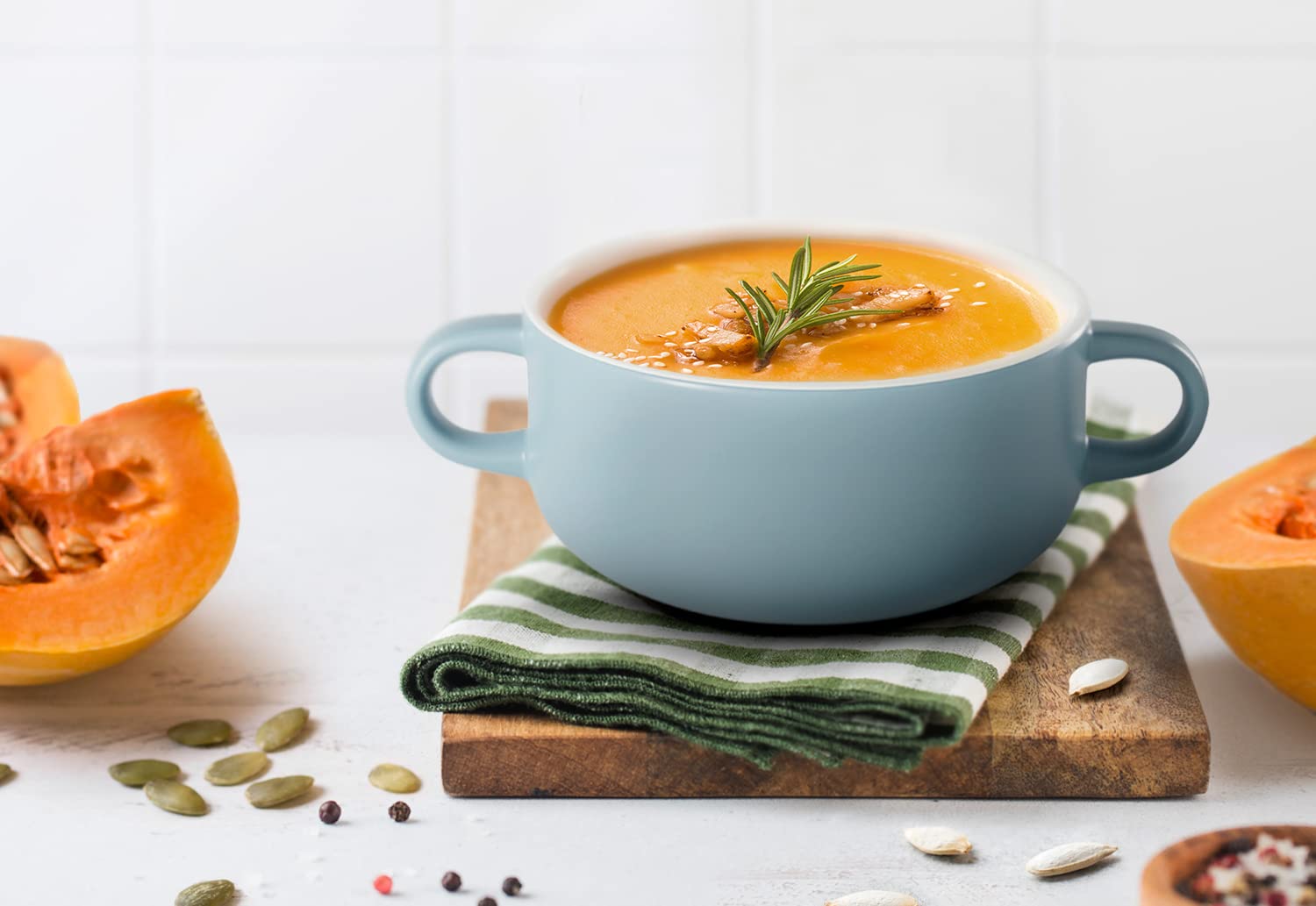 KooK 18 oz Ceramic Soup Crocks with Handles - Oven, Broiler, Microwave & Dishwasher Safe Bowls - Set of 4 Pale Blue Soup Bowls for Casserole, Pasta, Cereal - Perfect for Family Dinners & Entertaining Guests