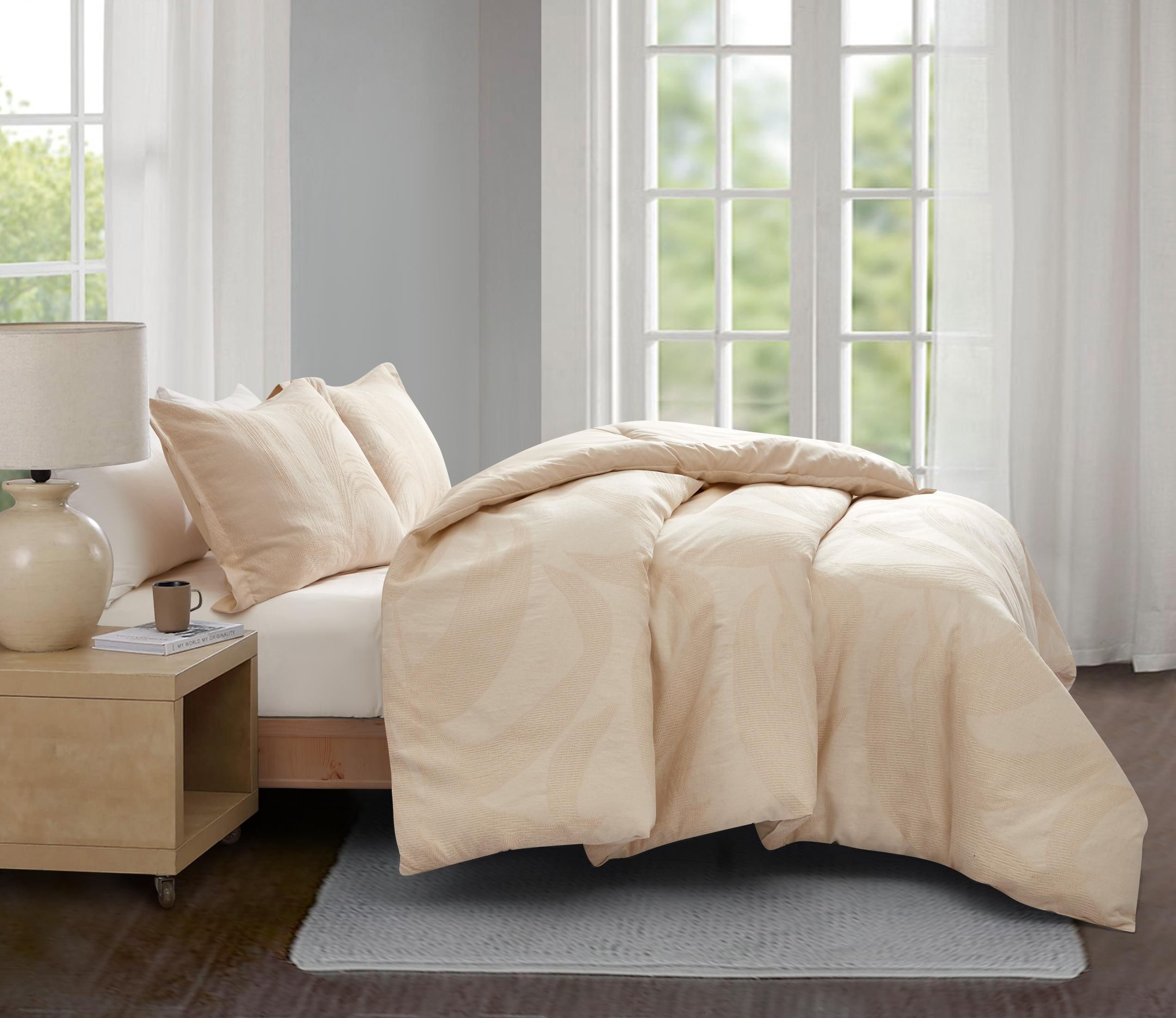 Hiroka Leaf Jacquard Comforter Set - Queen Size Bedding Set with Matching Pillow Shams - Luxury Floral Design for Bedroom Decor - Perfect for Master Bedroom, Guest Room & Hotel Styling