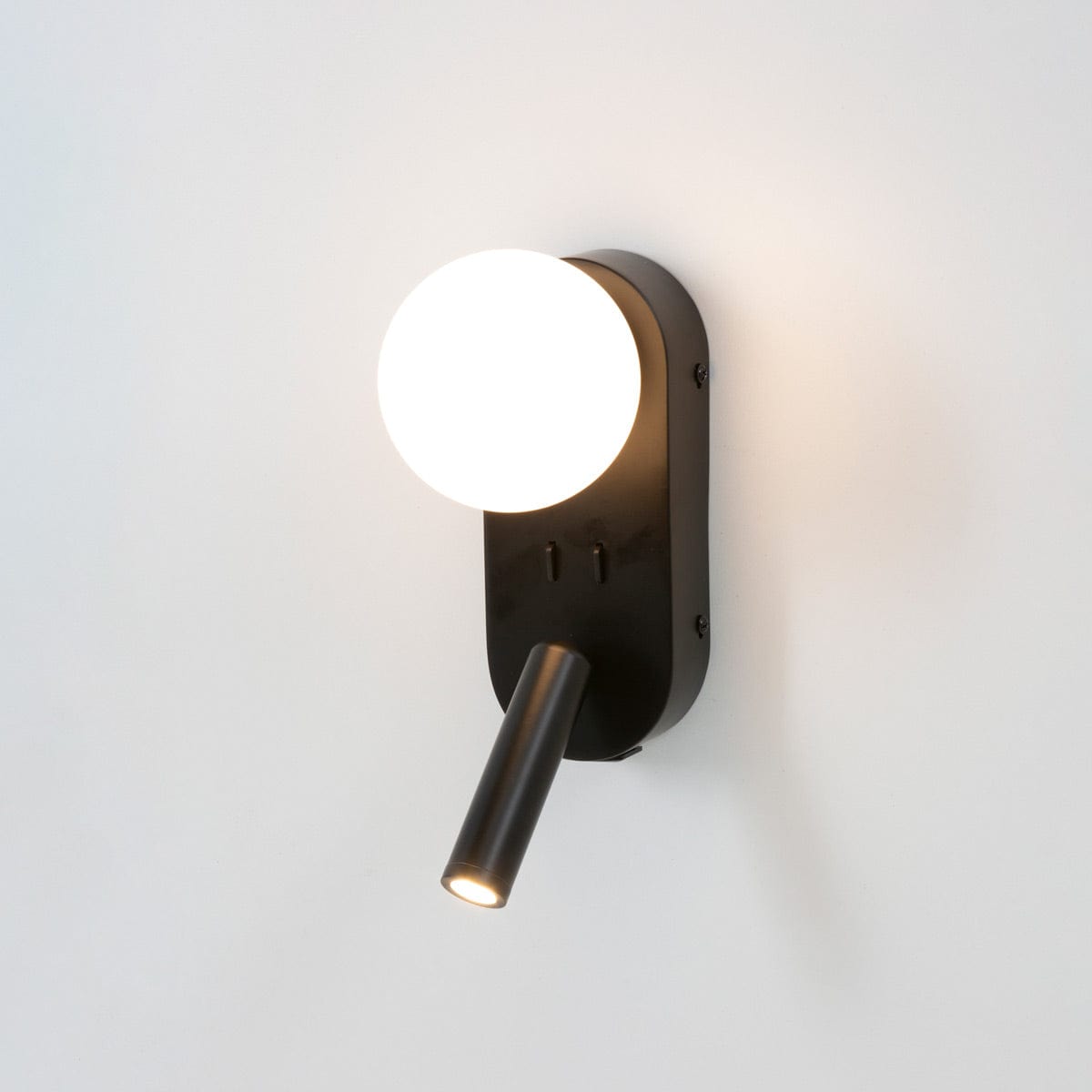 BENETI Modern Wall Light with Yosh Glass - Elegant Sconce for Living Room, Bedroom, and Hallway Lighting